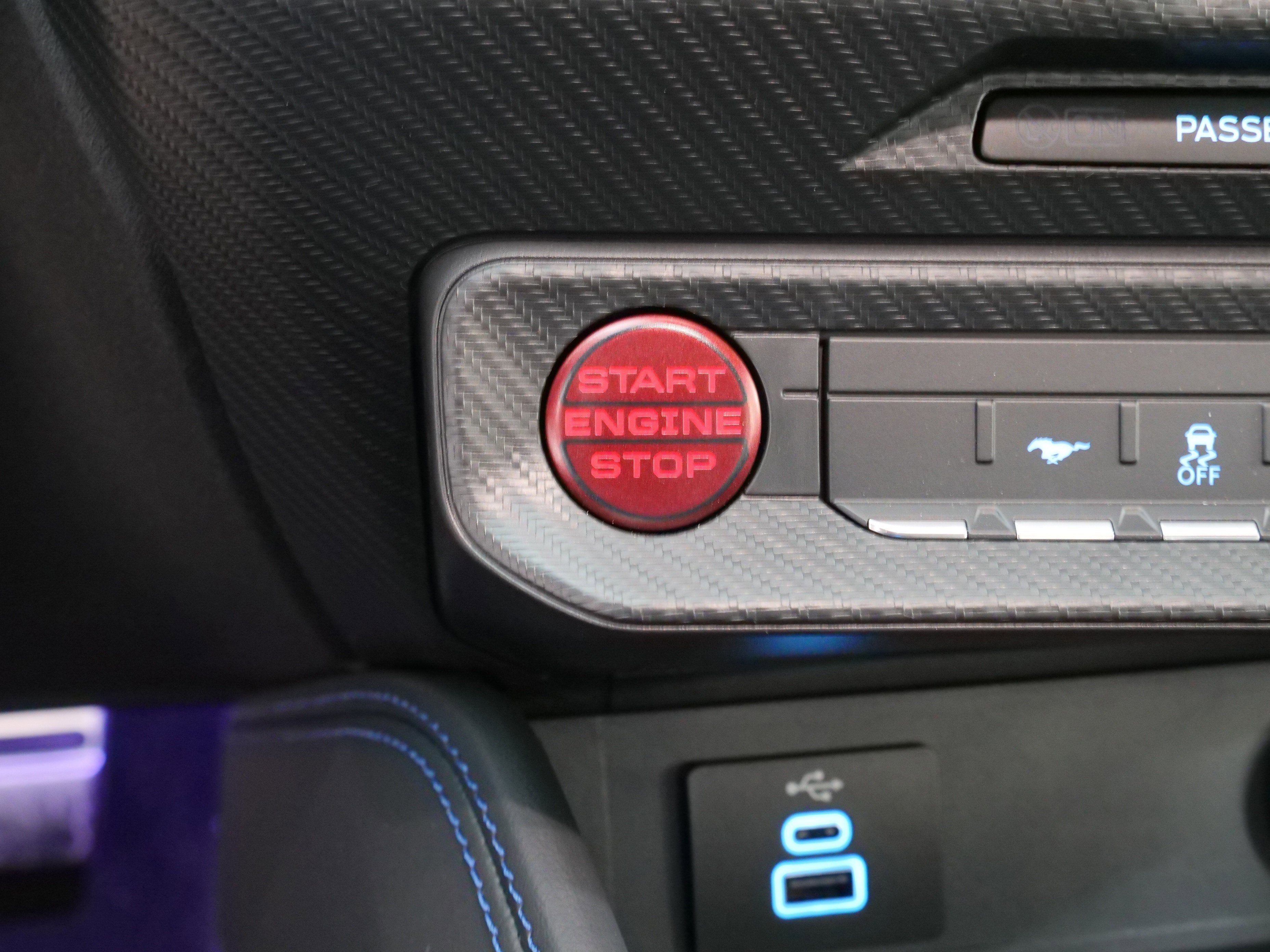 2025 Ford Mustang Dark Horse