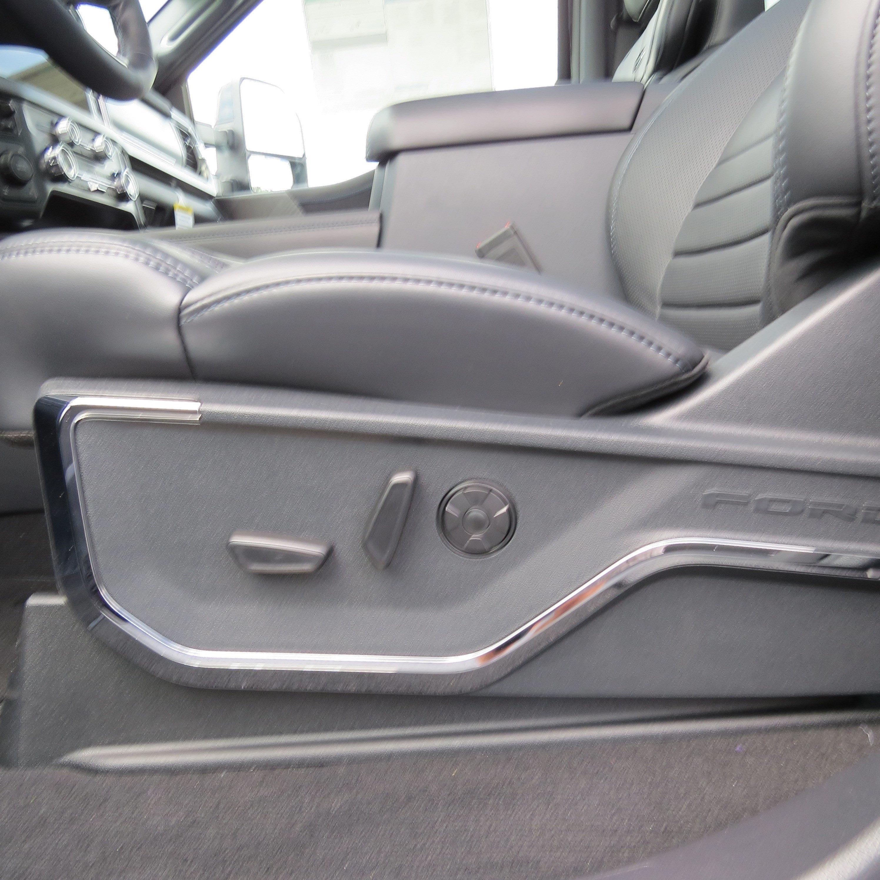 2025 Ford Super Duty F-250 SRW F-250® Platinum®