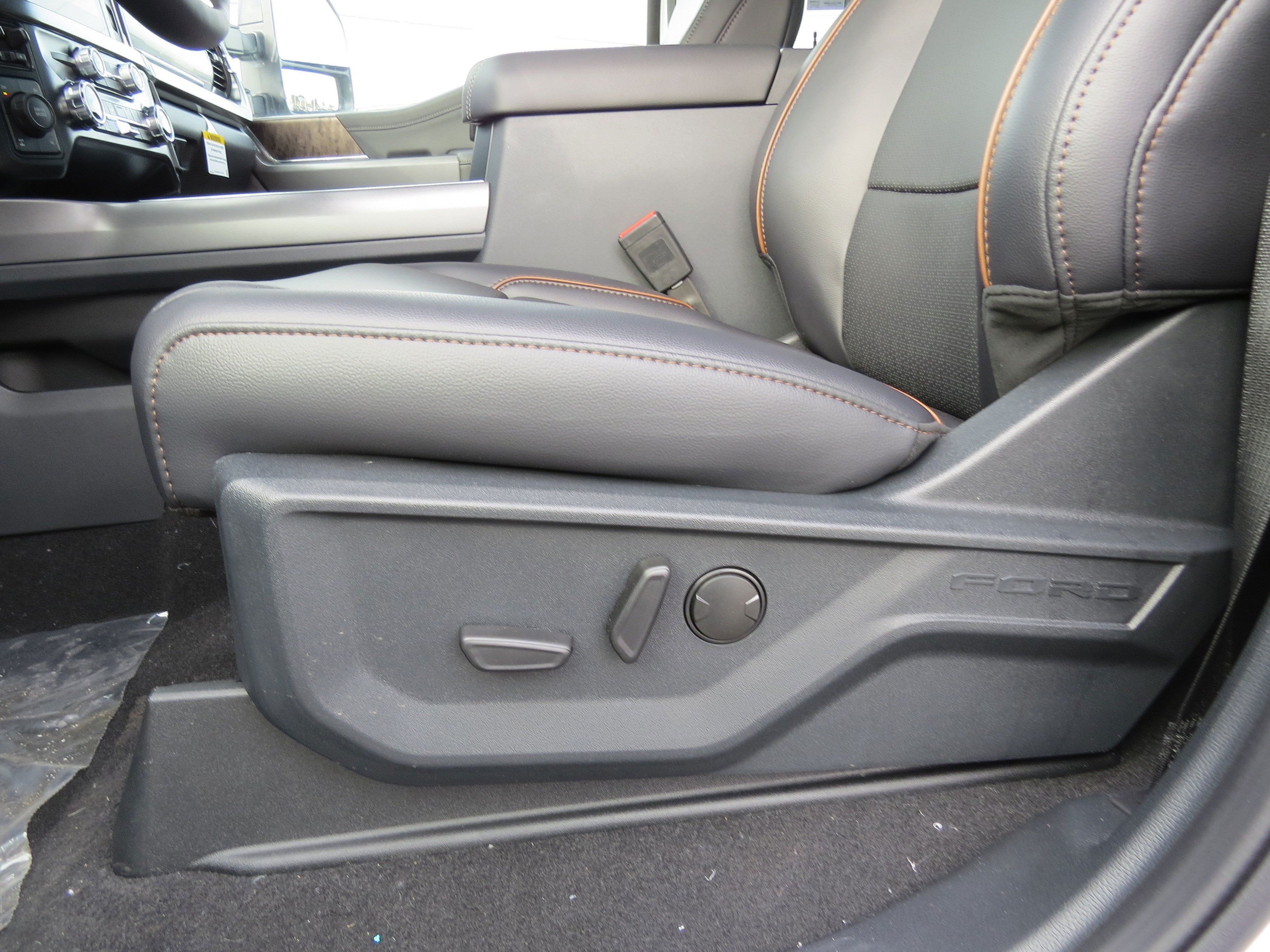 2025 Ford Super Duty F-250 SRW F-250® Lariat®