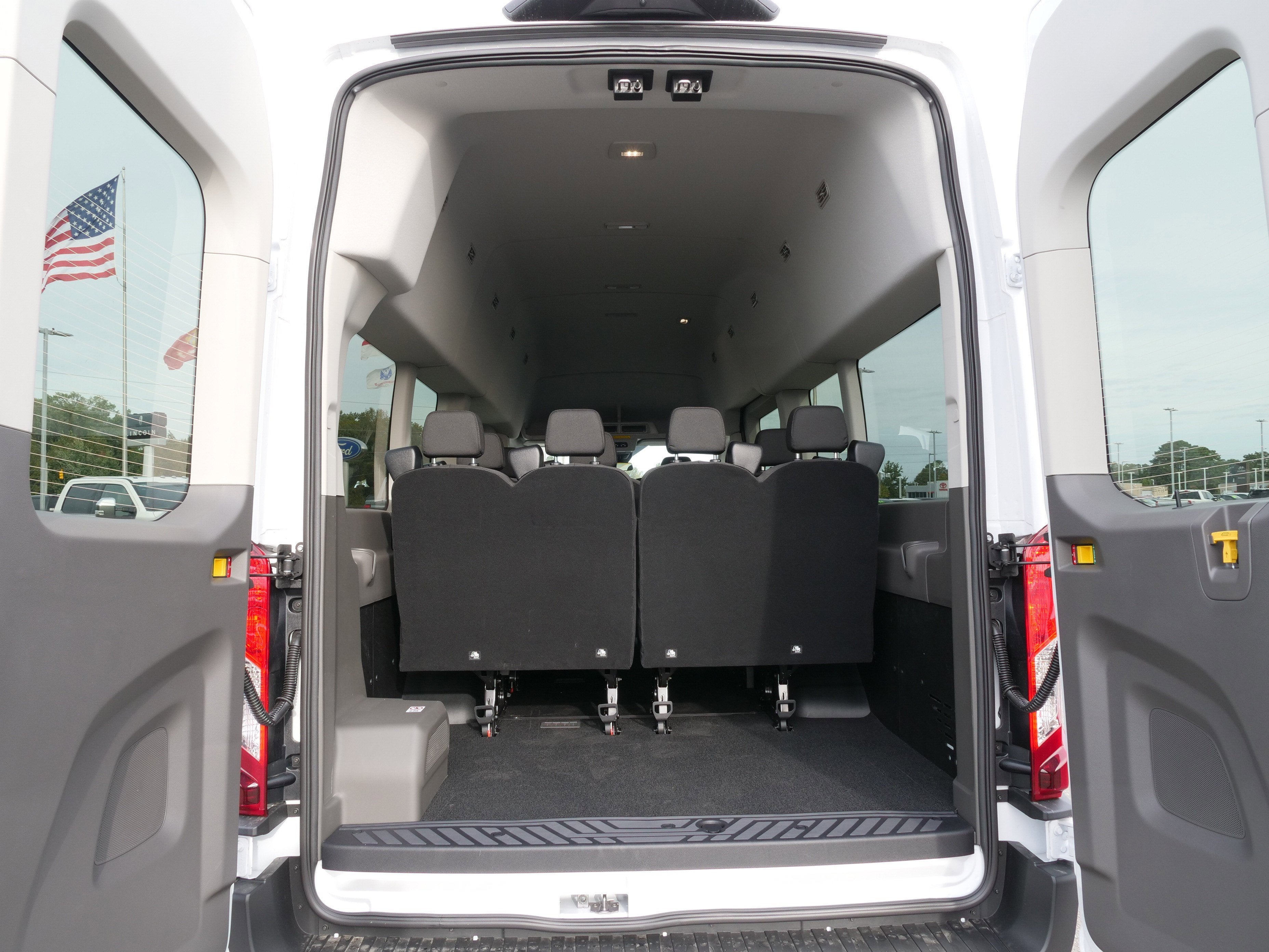 2026 Ford Transit Passenger Wagon XLT