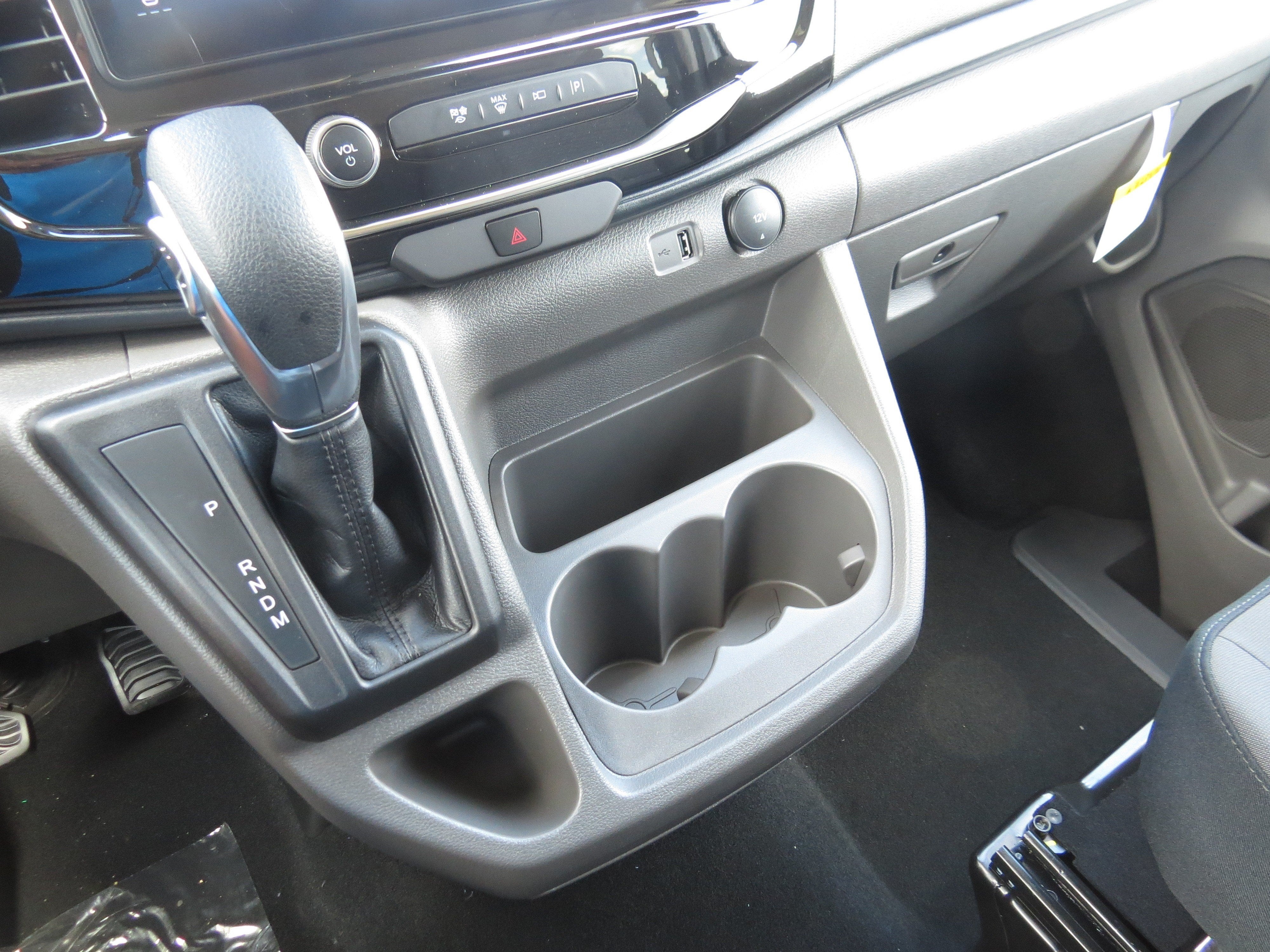 2027 Ford Transit Passenger Wagon XLT