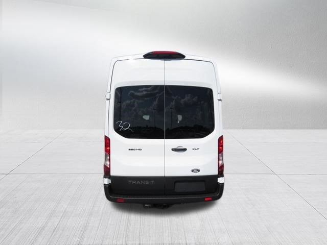 2027 Ford Transit Passenger Wagon XLT