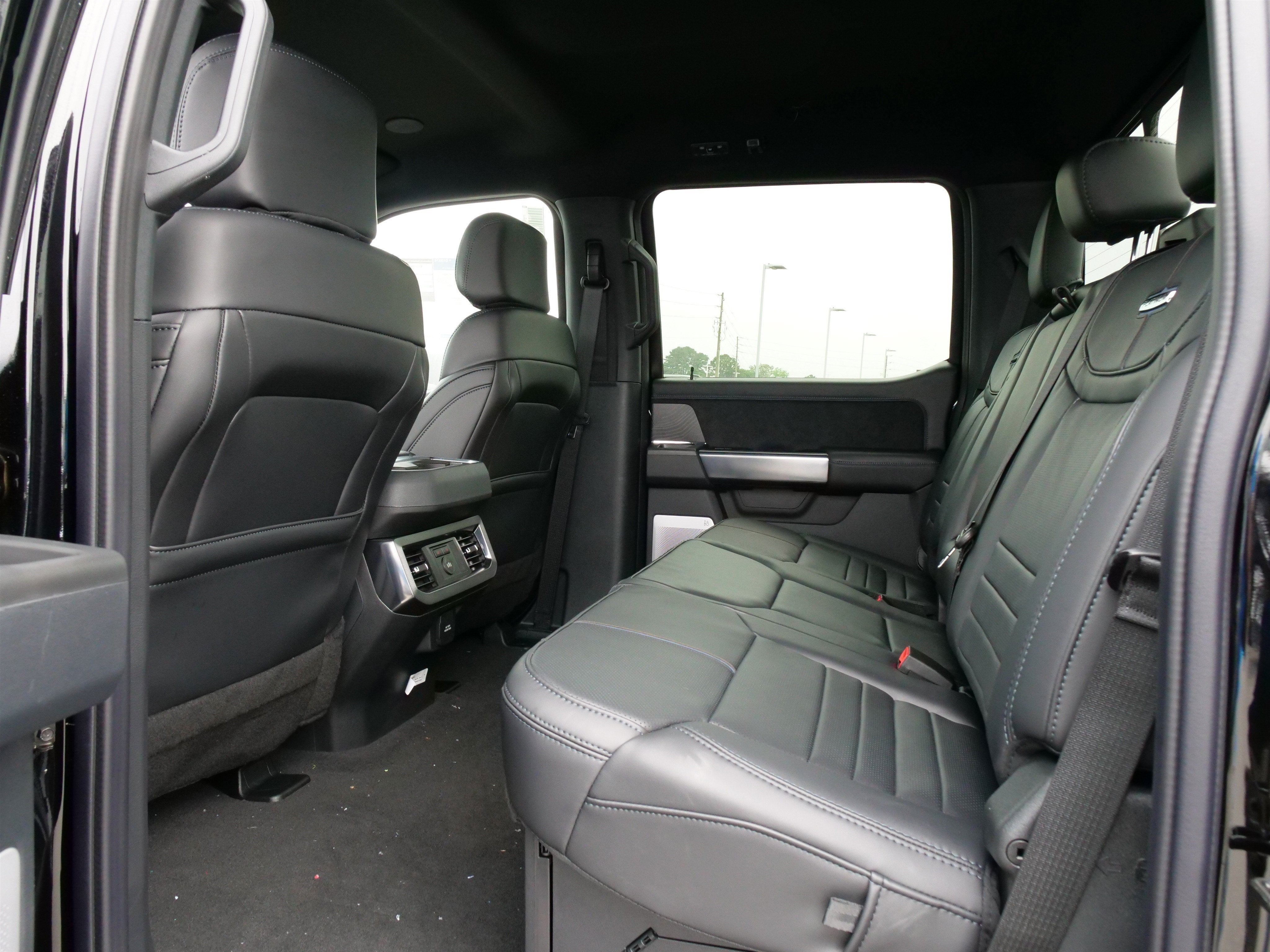 2025 Ford Super Duty F-350 SRW Platinum