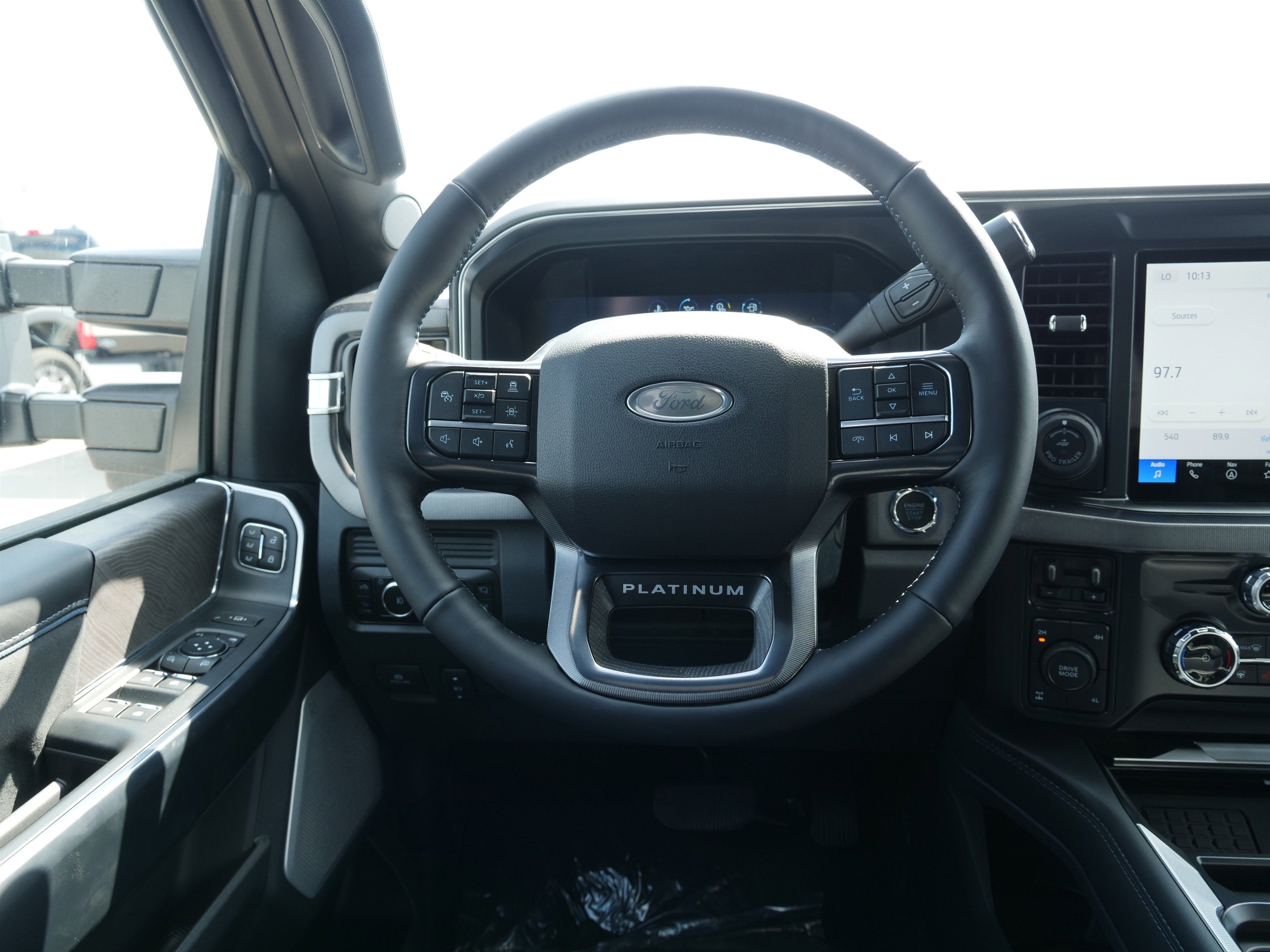 2025 Ford Super Duty F-350 SRW Platinum