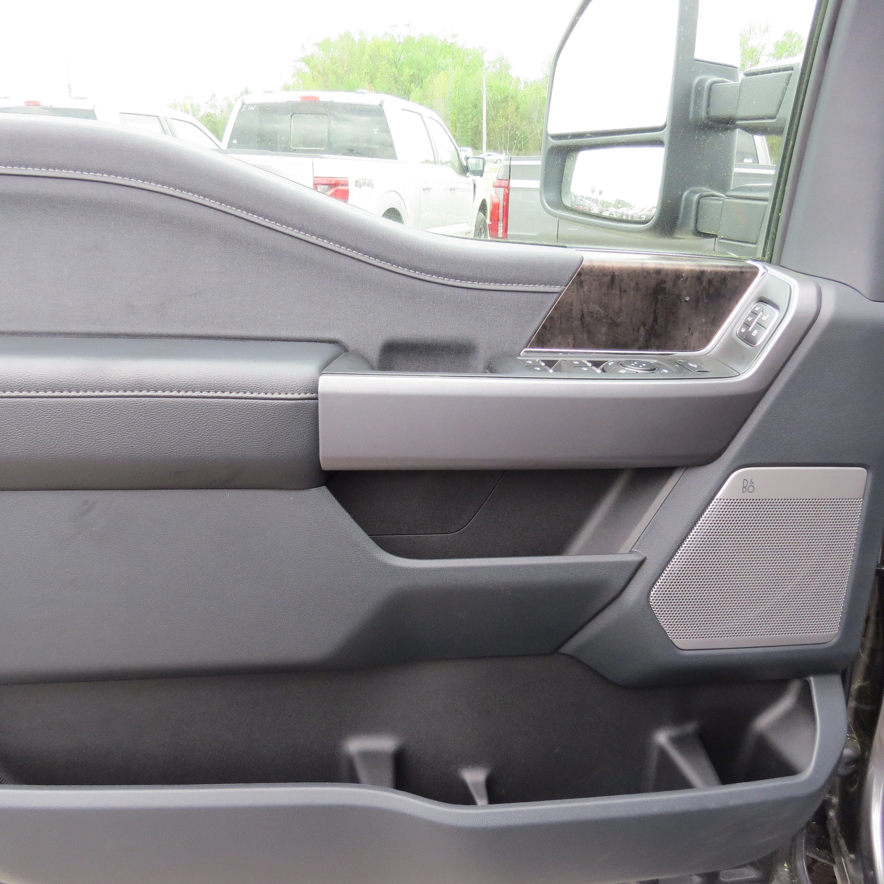 2025 Ford Super Duty F-350 SRW LARIAT