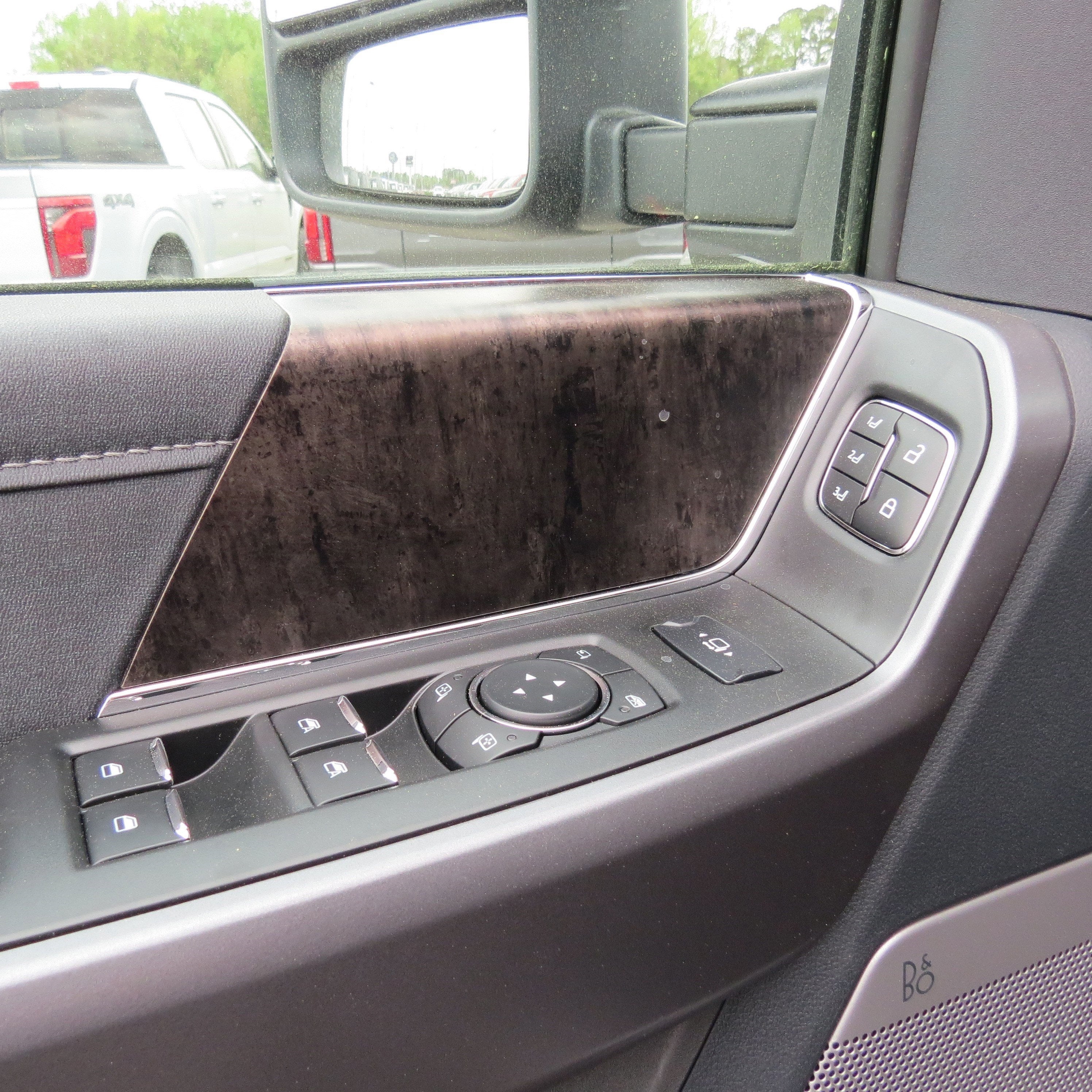 2025 Ford Super Duty F-350 SRW LARIAT