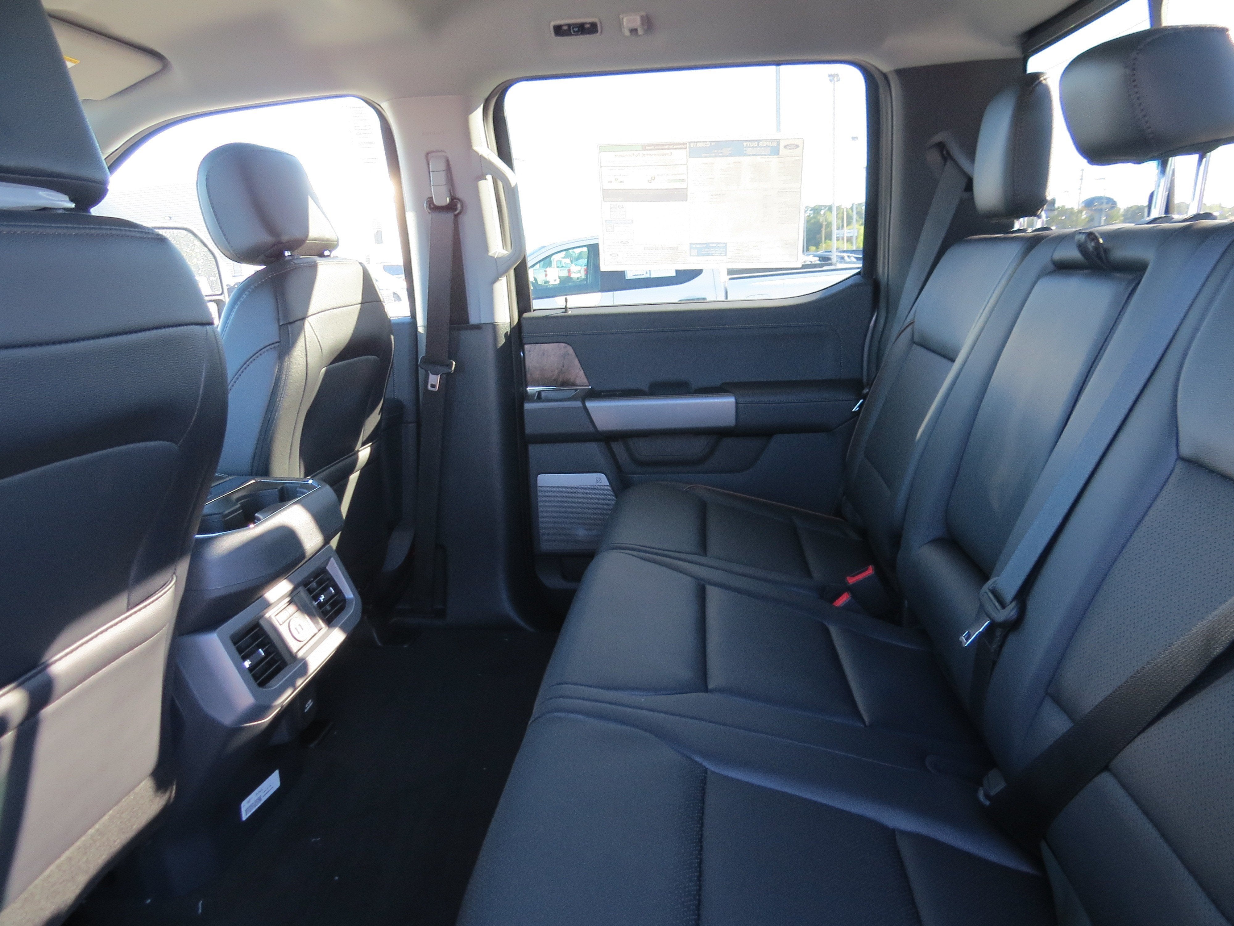 2027 Ford Super Duty F-450 DRW LARIAT