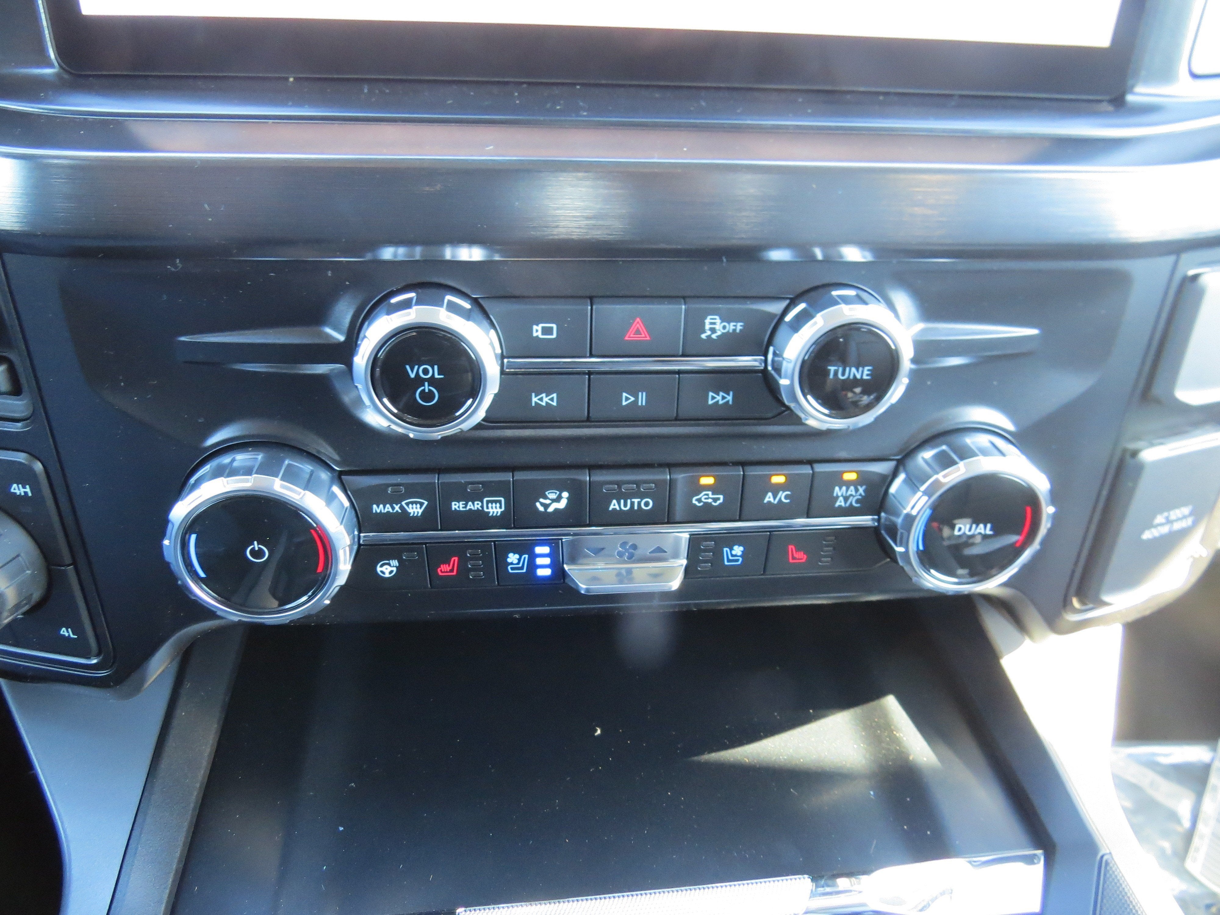 2027 Ford Super Duty F-450 DRW LARIAT