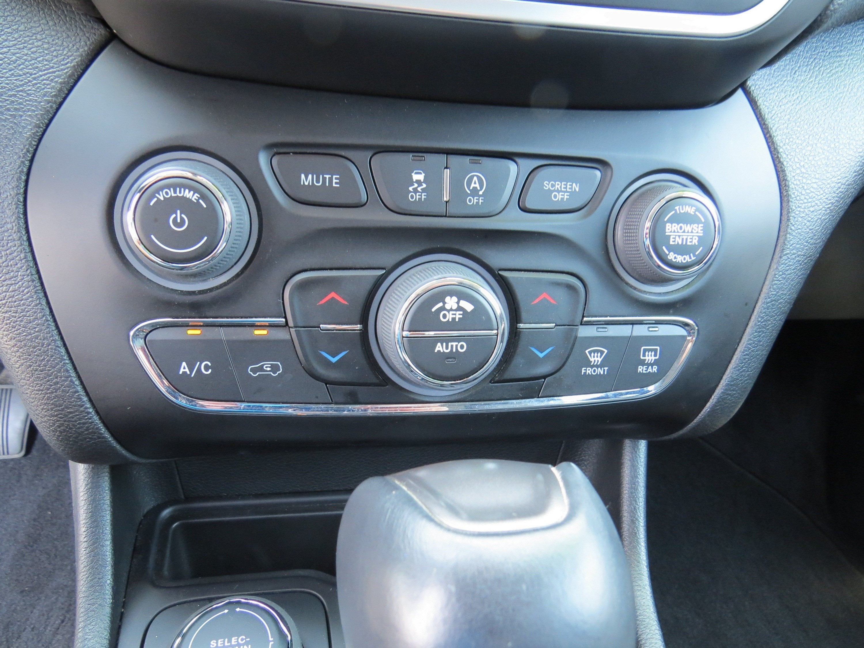 2023 Jeep Cherokee Altitude Lux