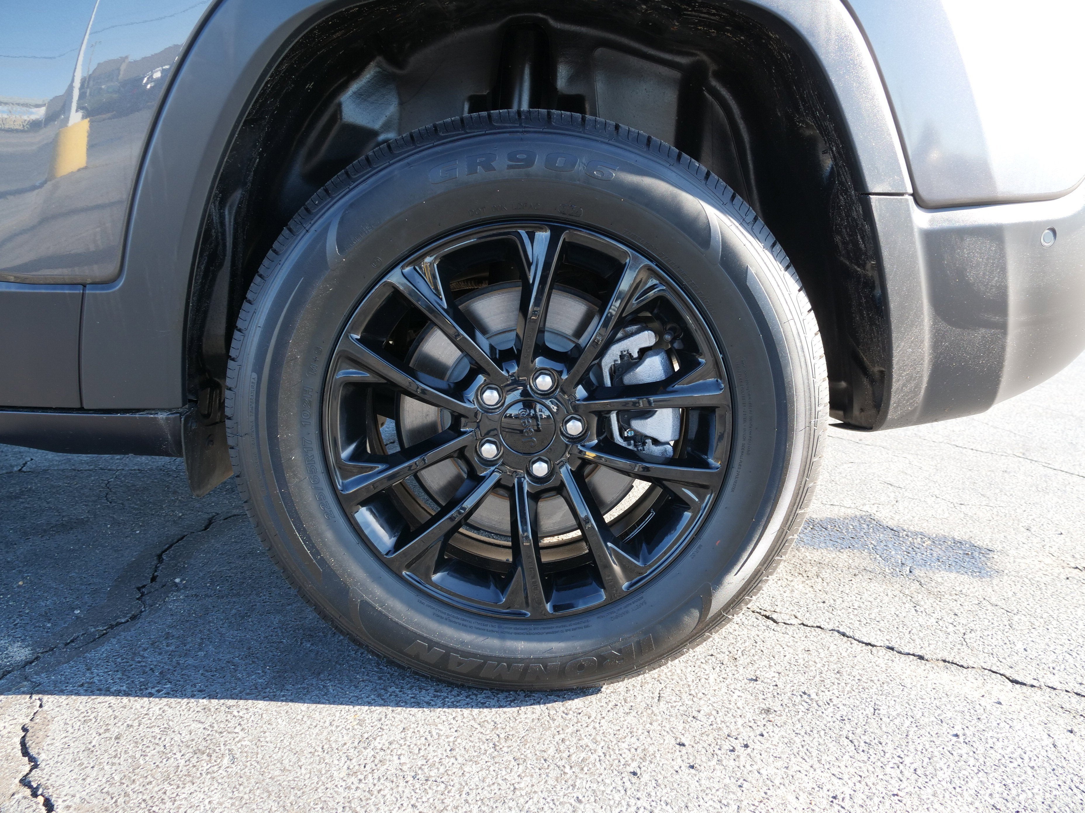 2023 Jeep Cherokee Altitude Lux