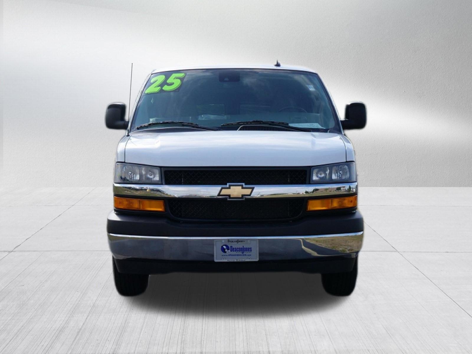 2025 Chevrolet Express Passenger LT