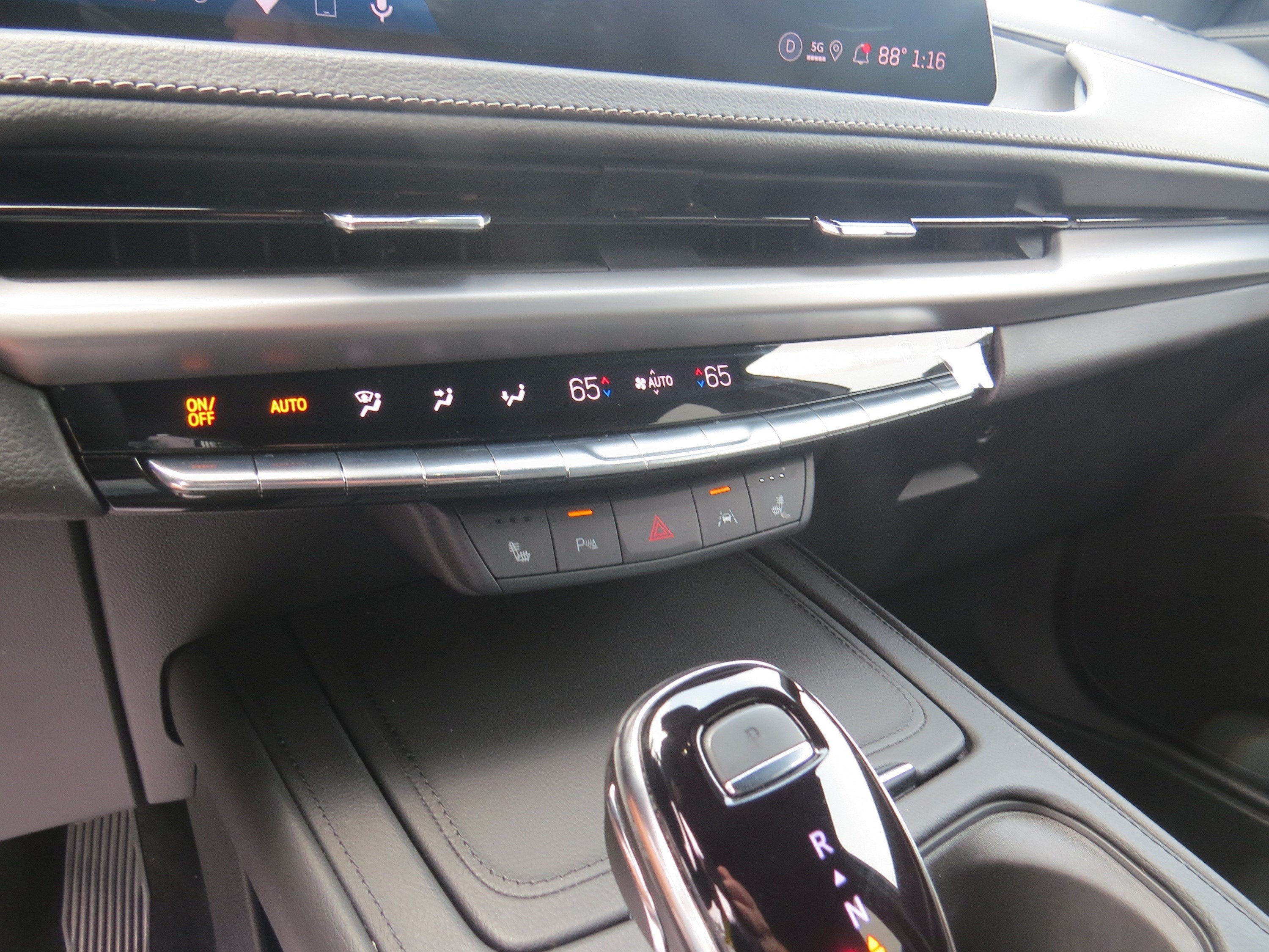 2025 Cadillac XT4 FWD Premium Luxury
