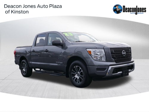 2023 Nissan Titan SV