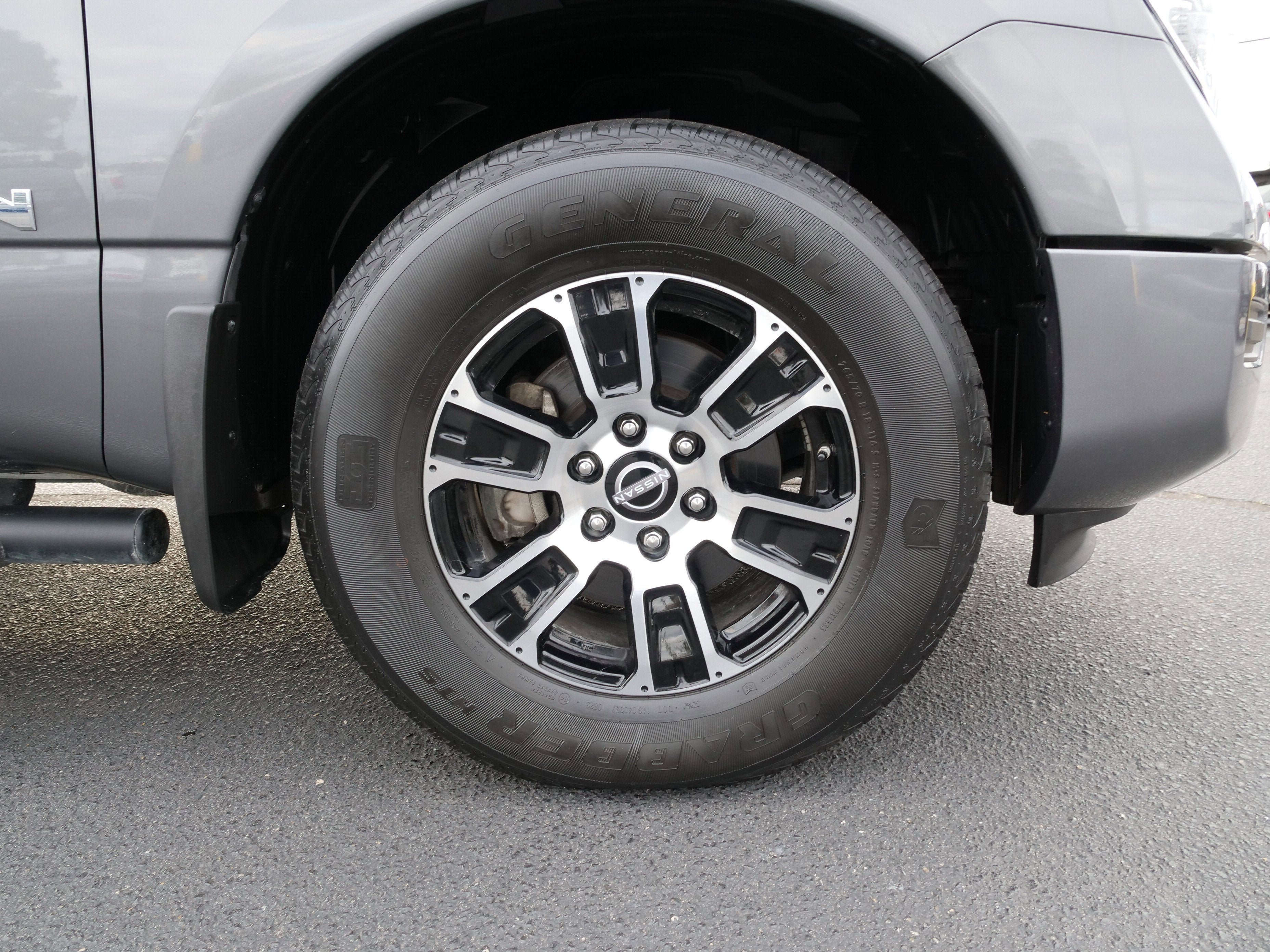 2023 Nissan Titan SV