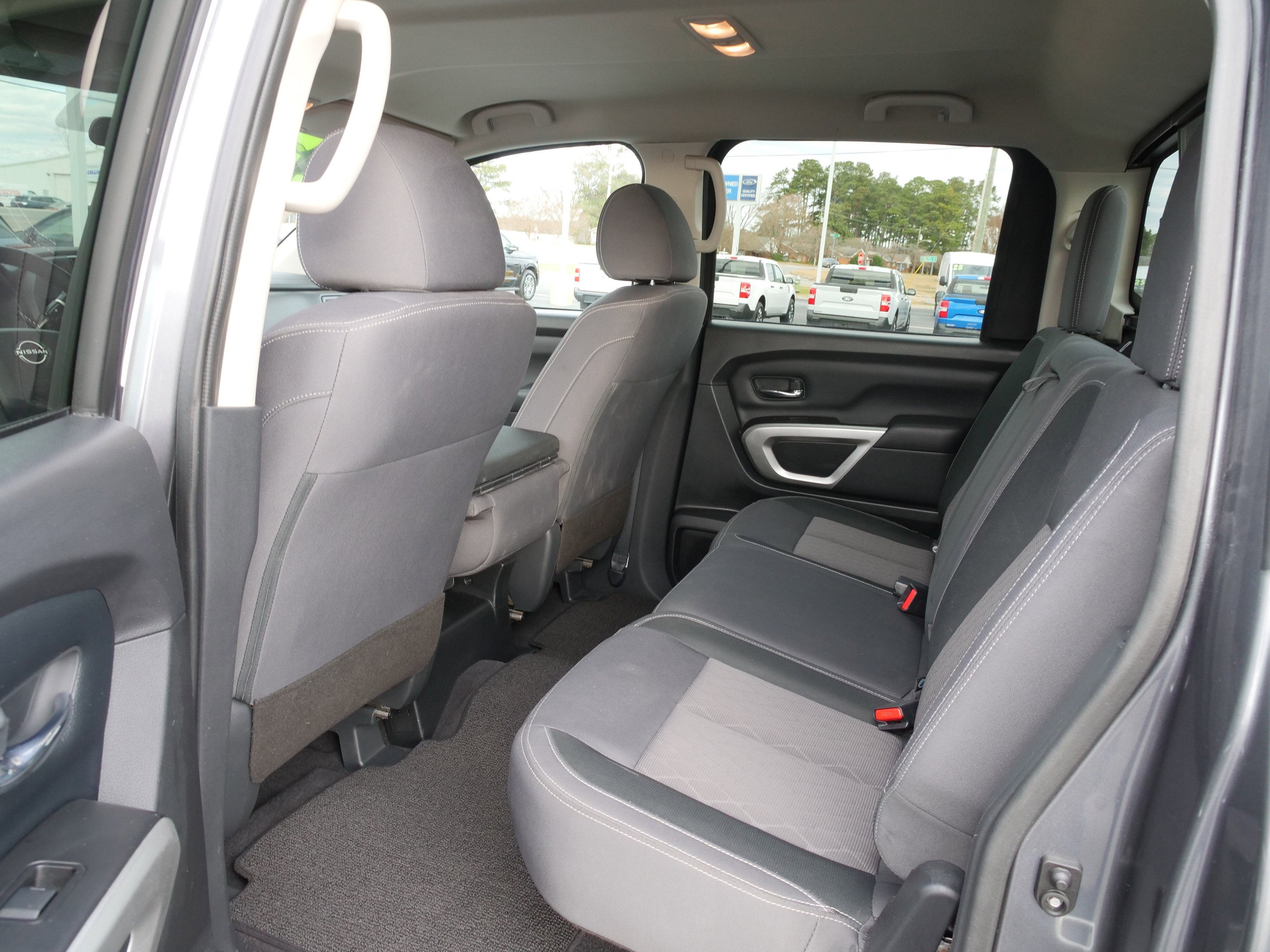 2023 Nissan Titan SV