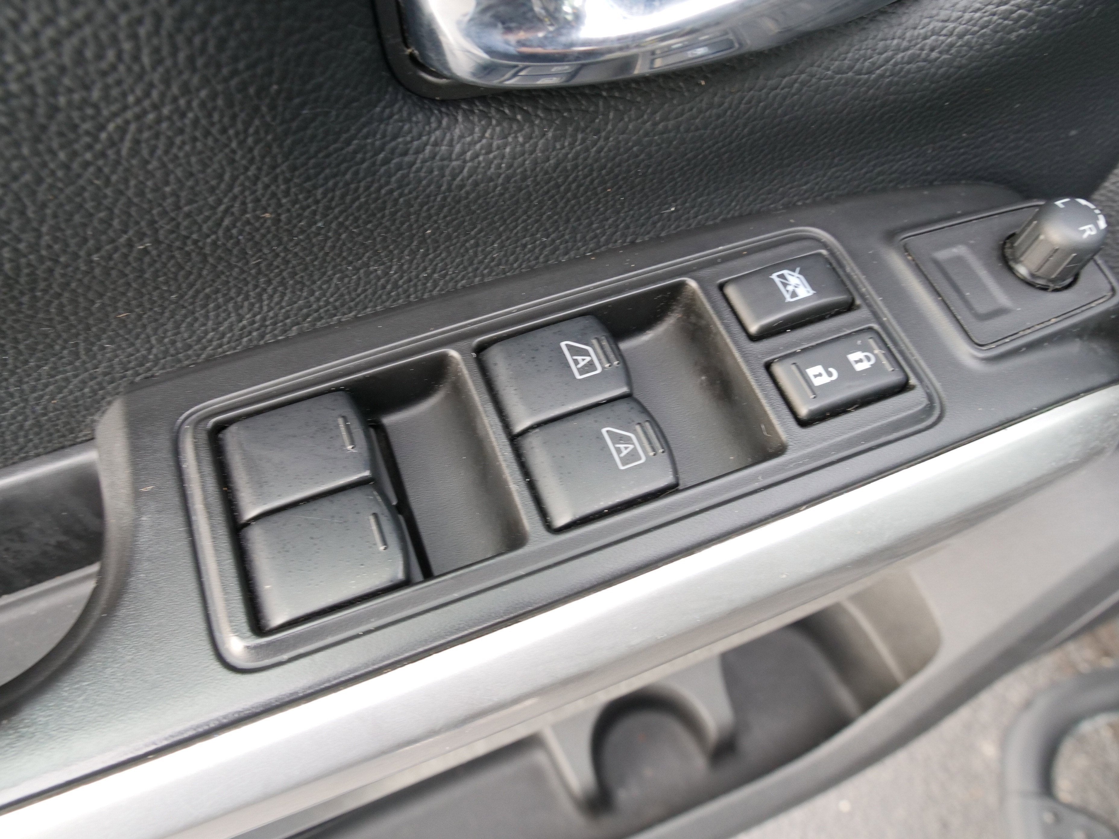 2023 Nissan Titan SV