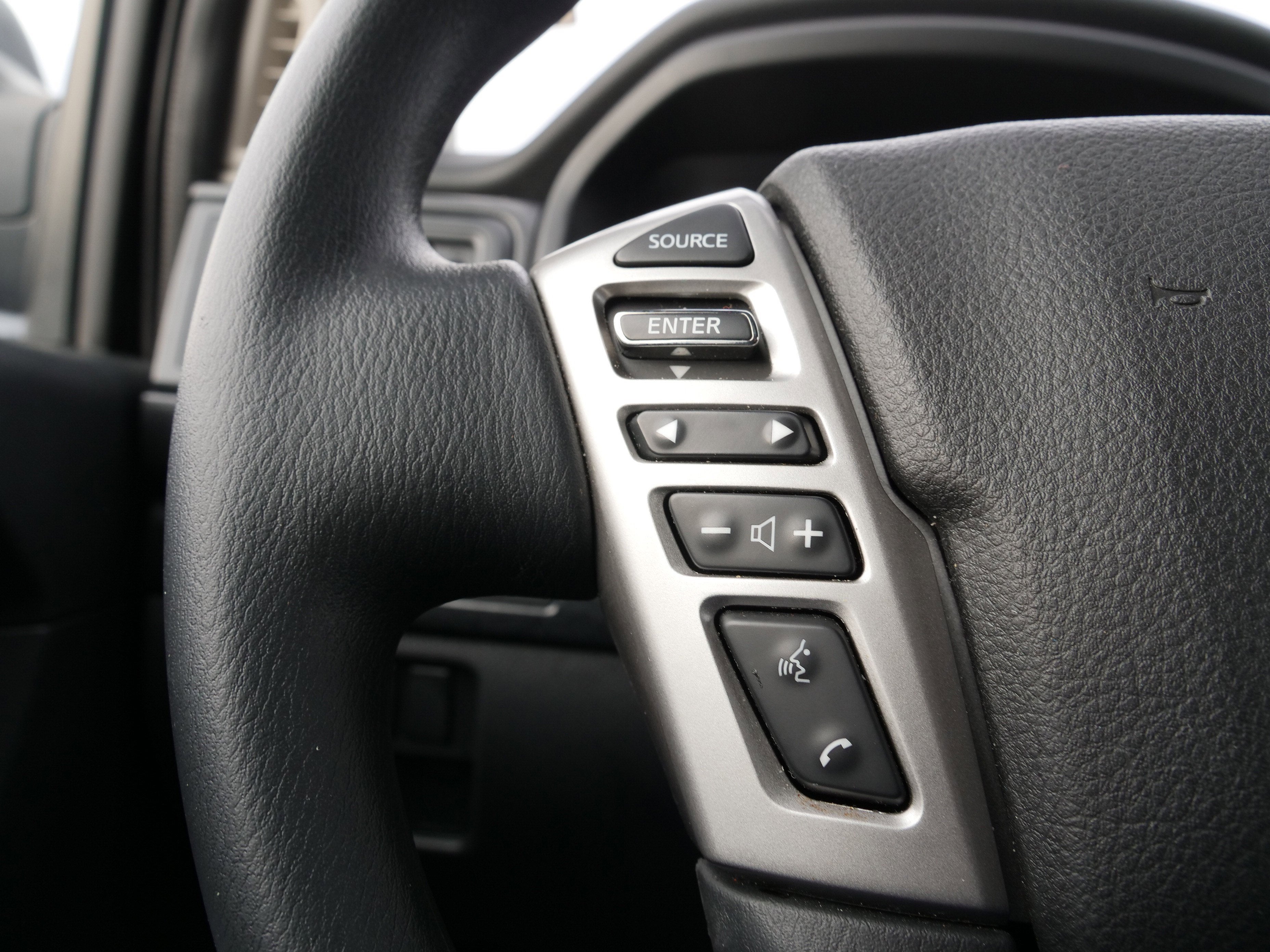 2023 Nissan Titan SV