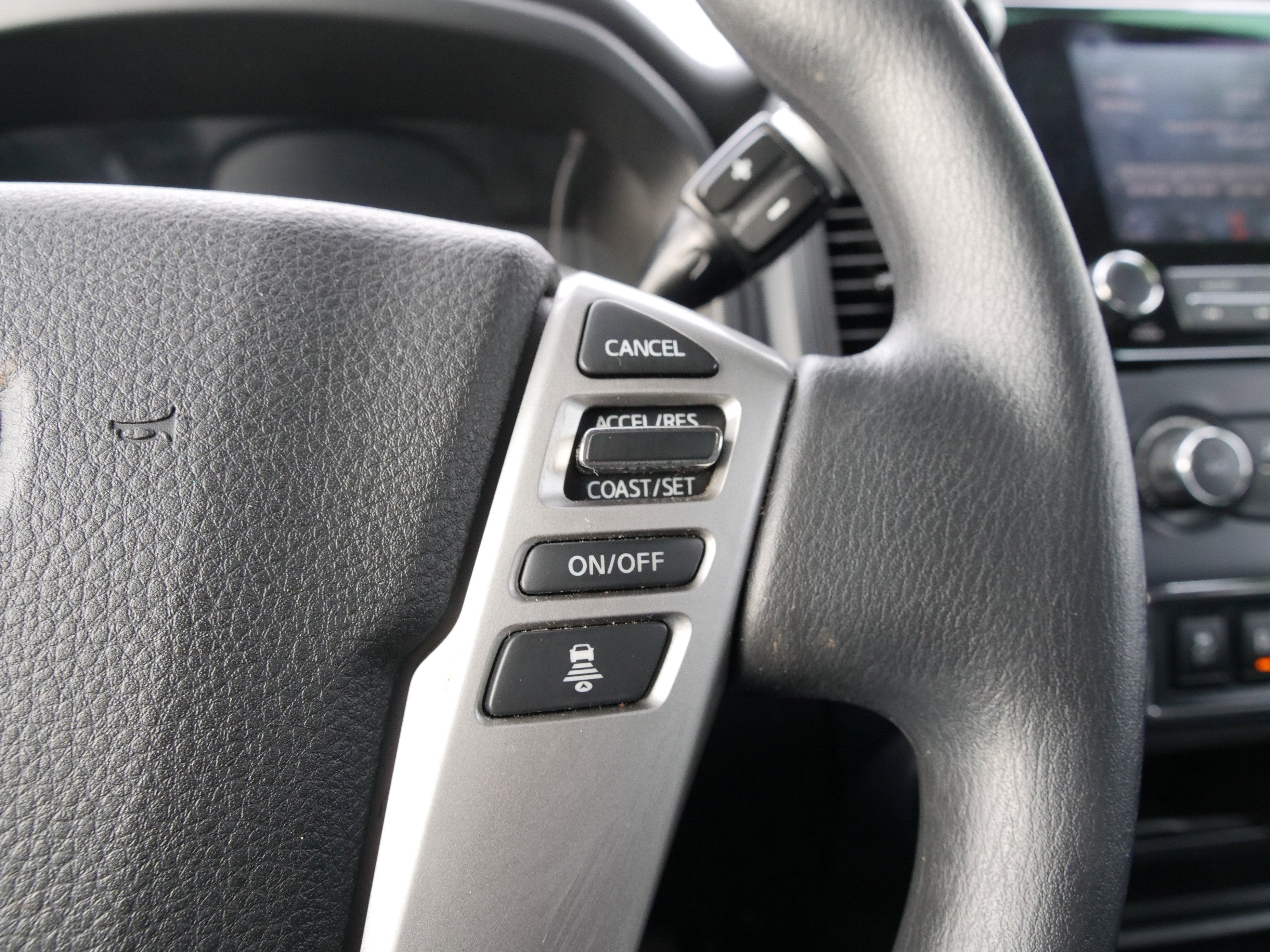 2023 Nissan Titan SV