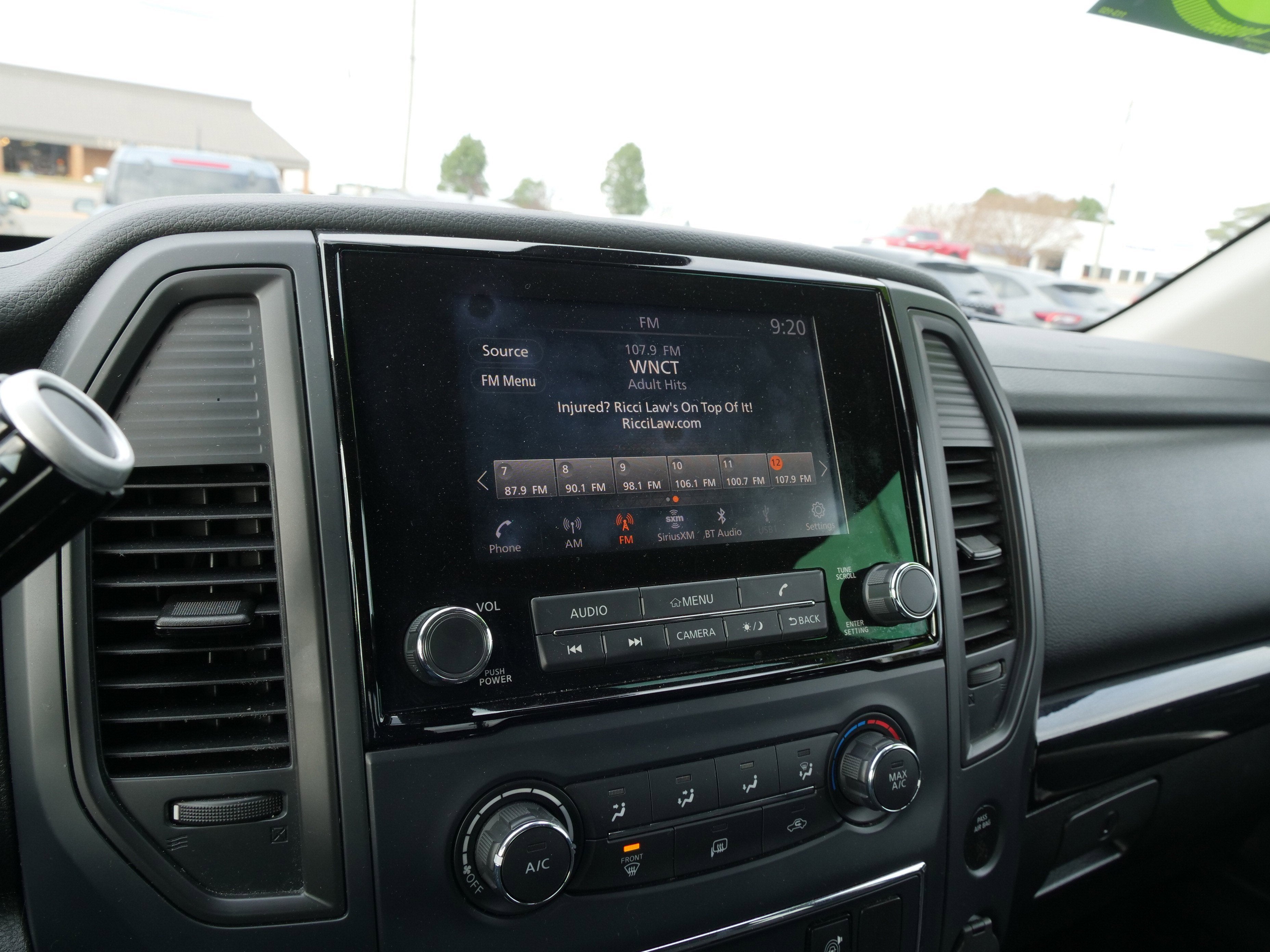 2023 Nissan Titan SV