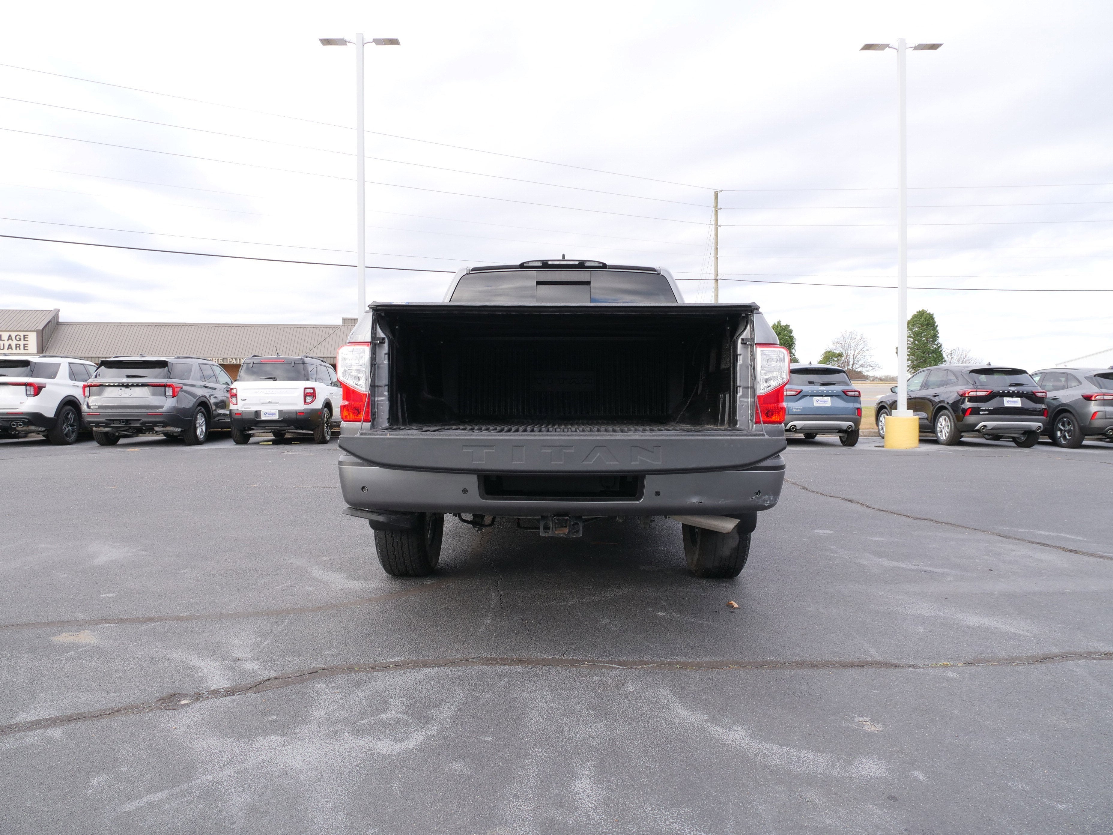 2023 Nissan Titan SV