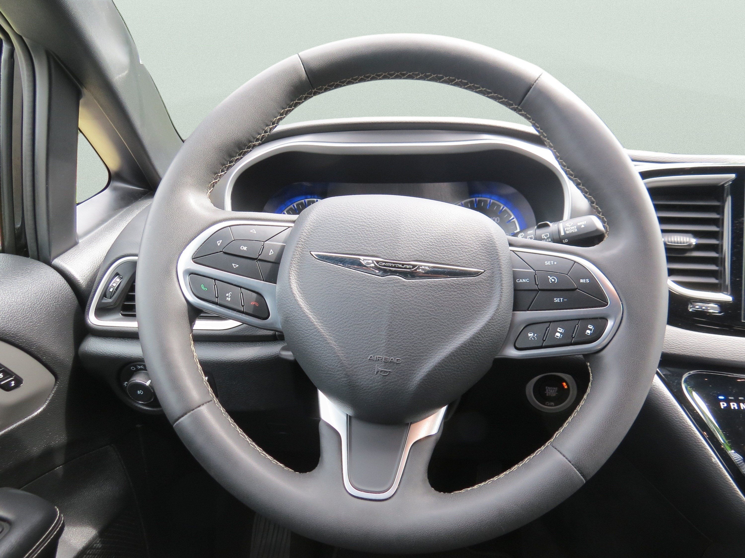 2025 Chrysler Pacifica Select