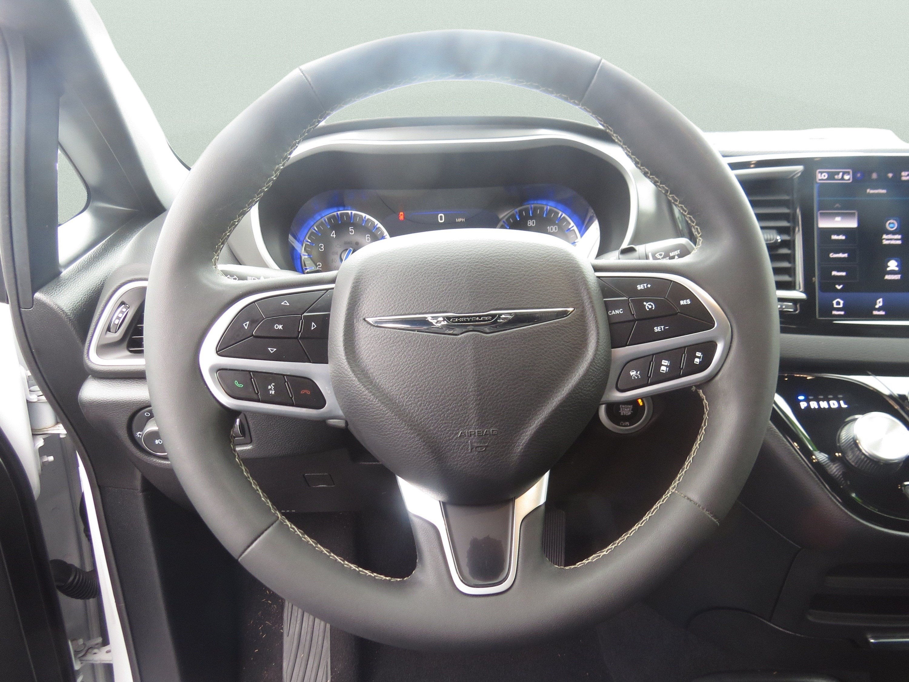 2025 Chrysler Pacifica Select