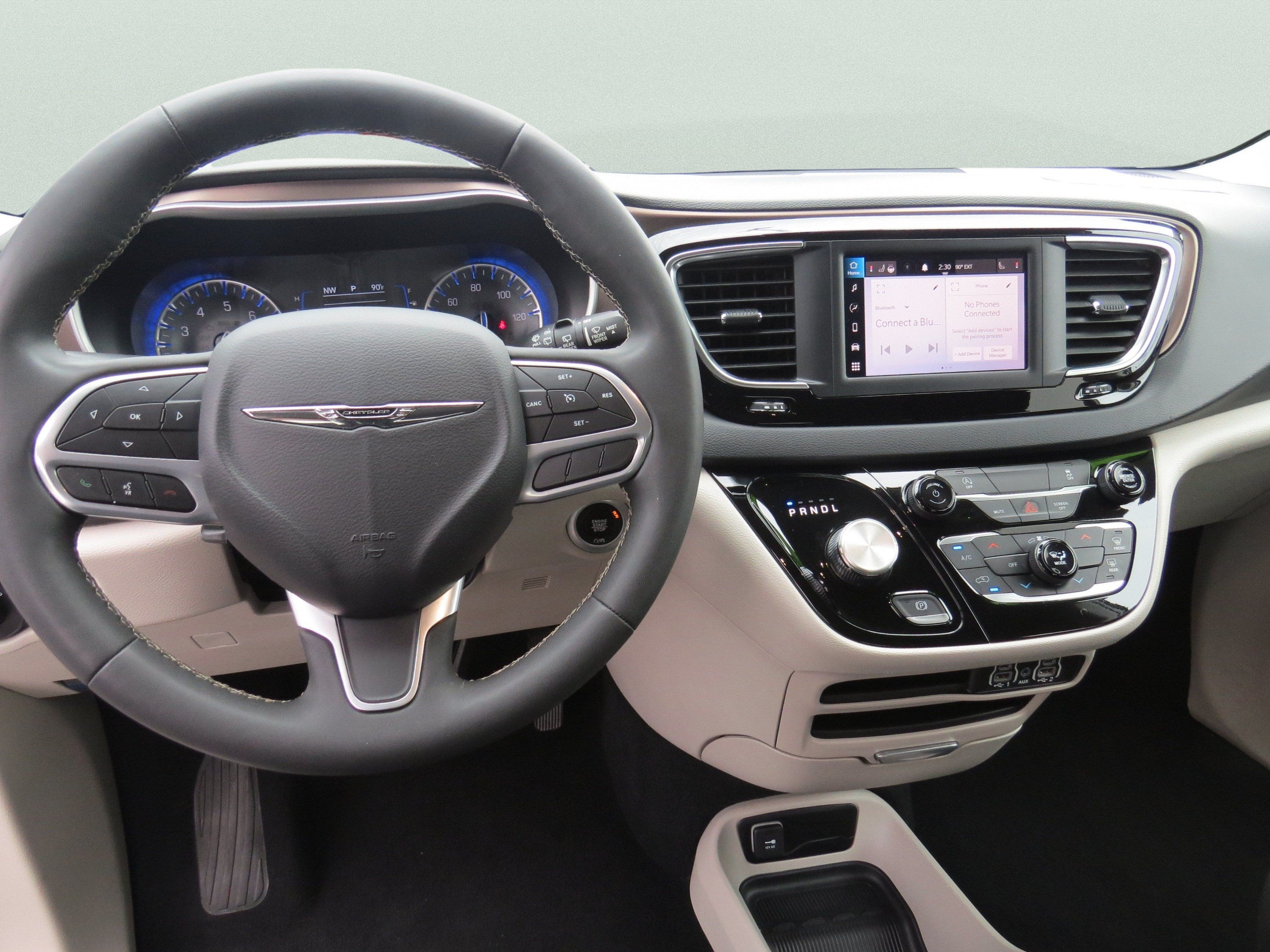 2023 Chrysler Voyager LX