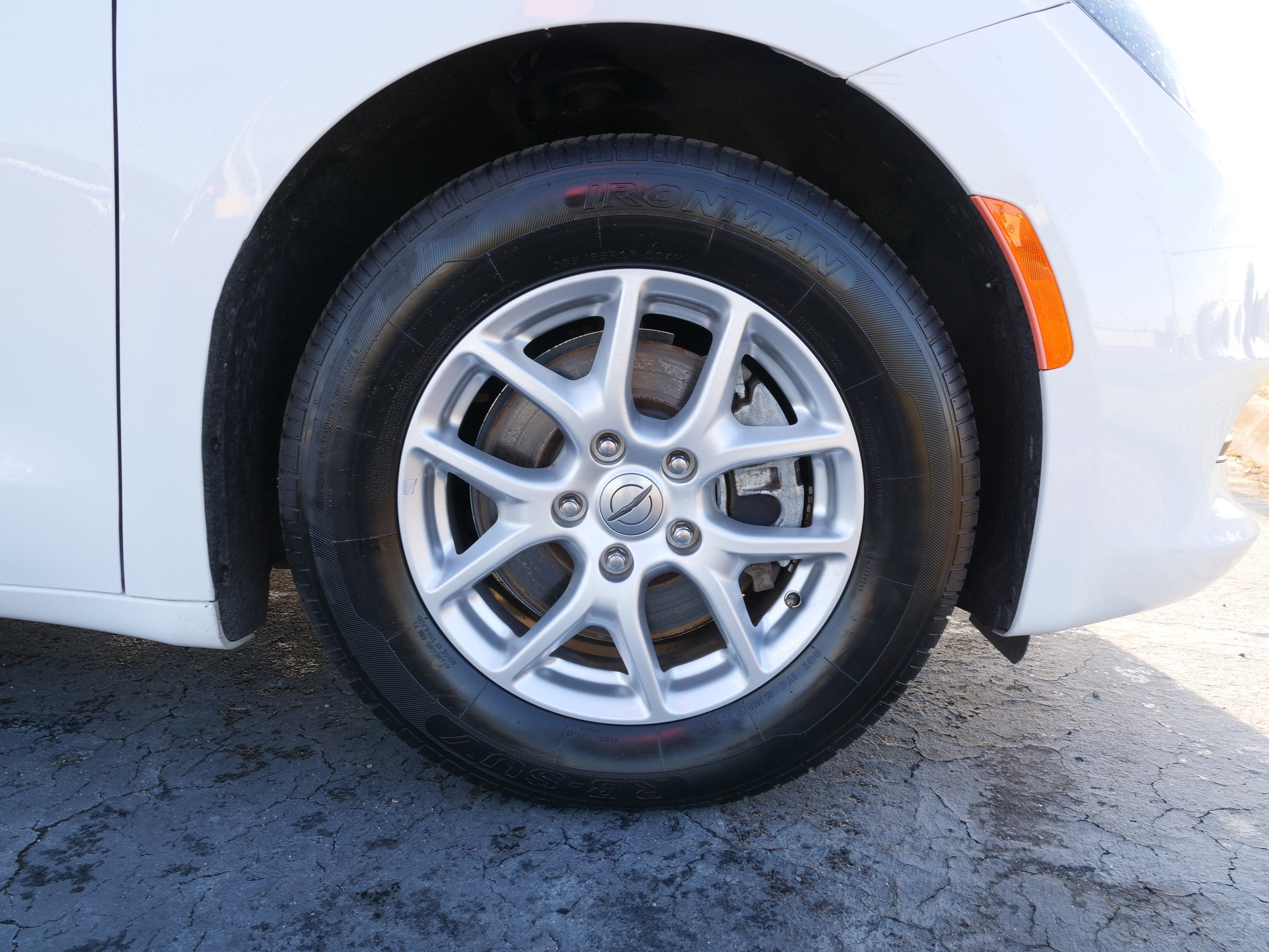 2023 Chrysler Voyager LX