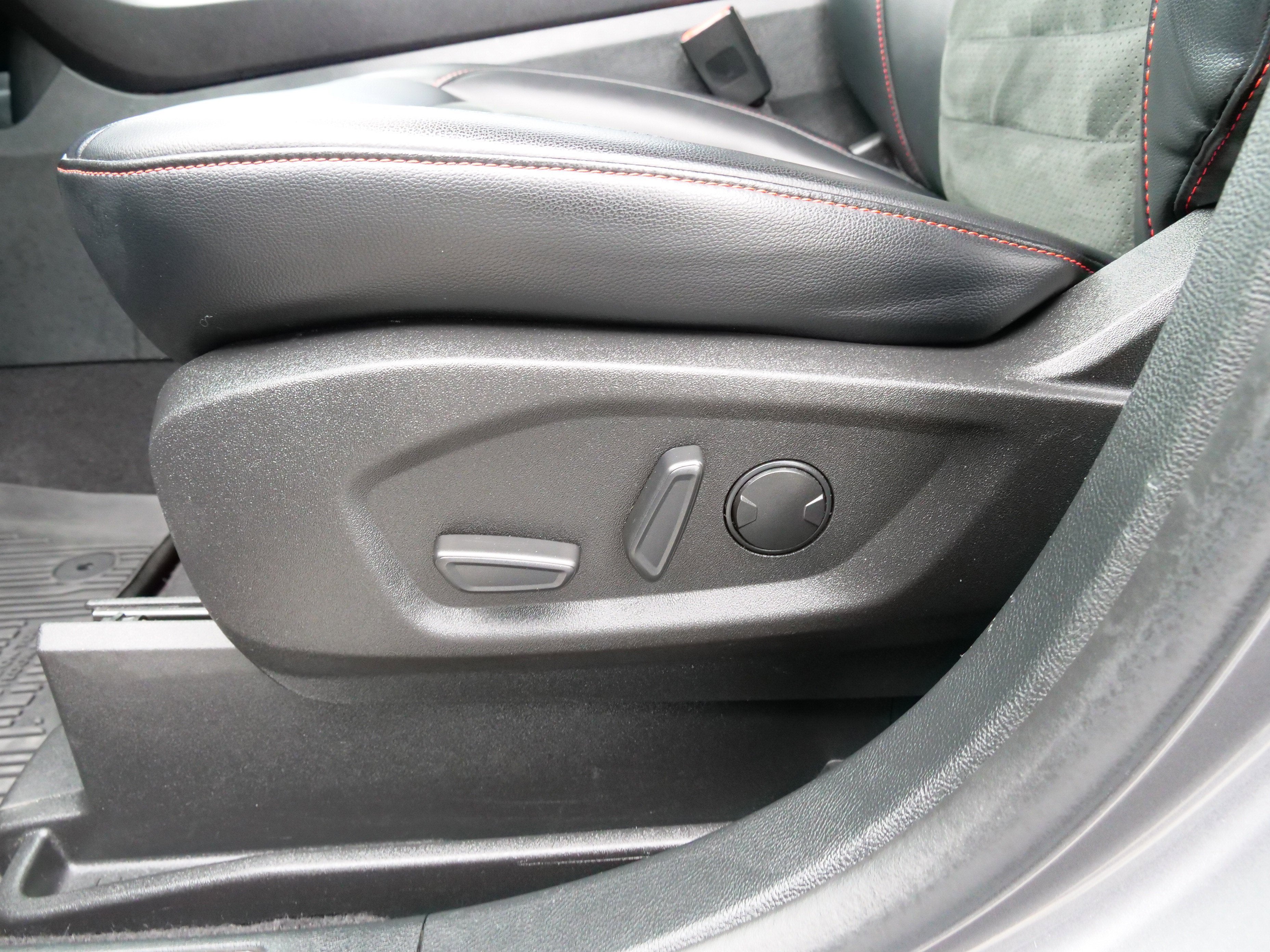 2023 Ford Edge Base