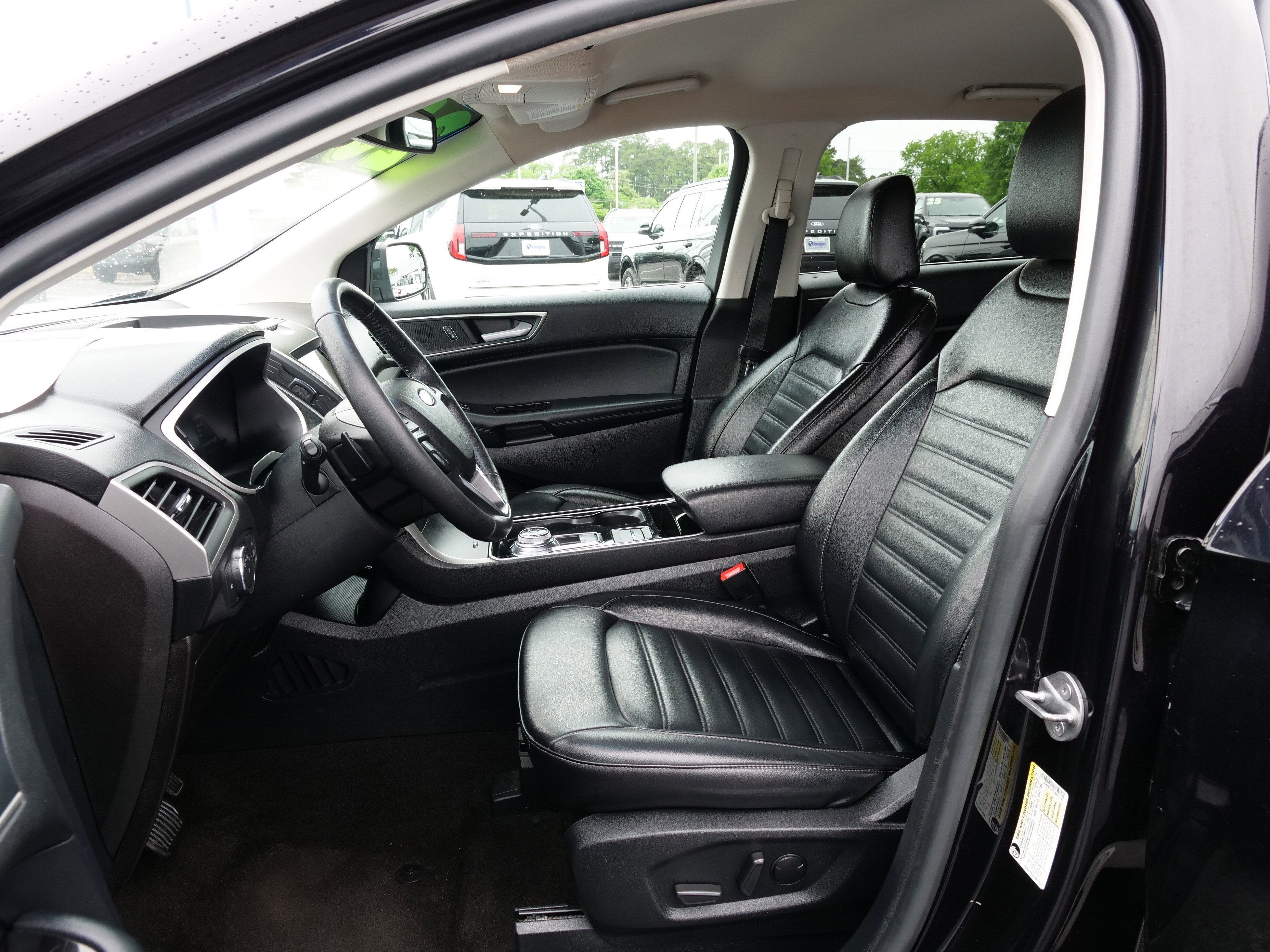 2020 Ford Edge Base