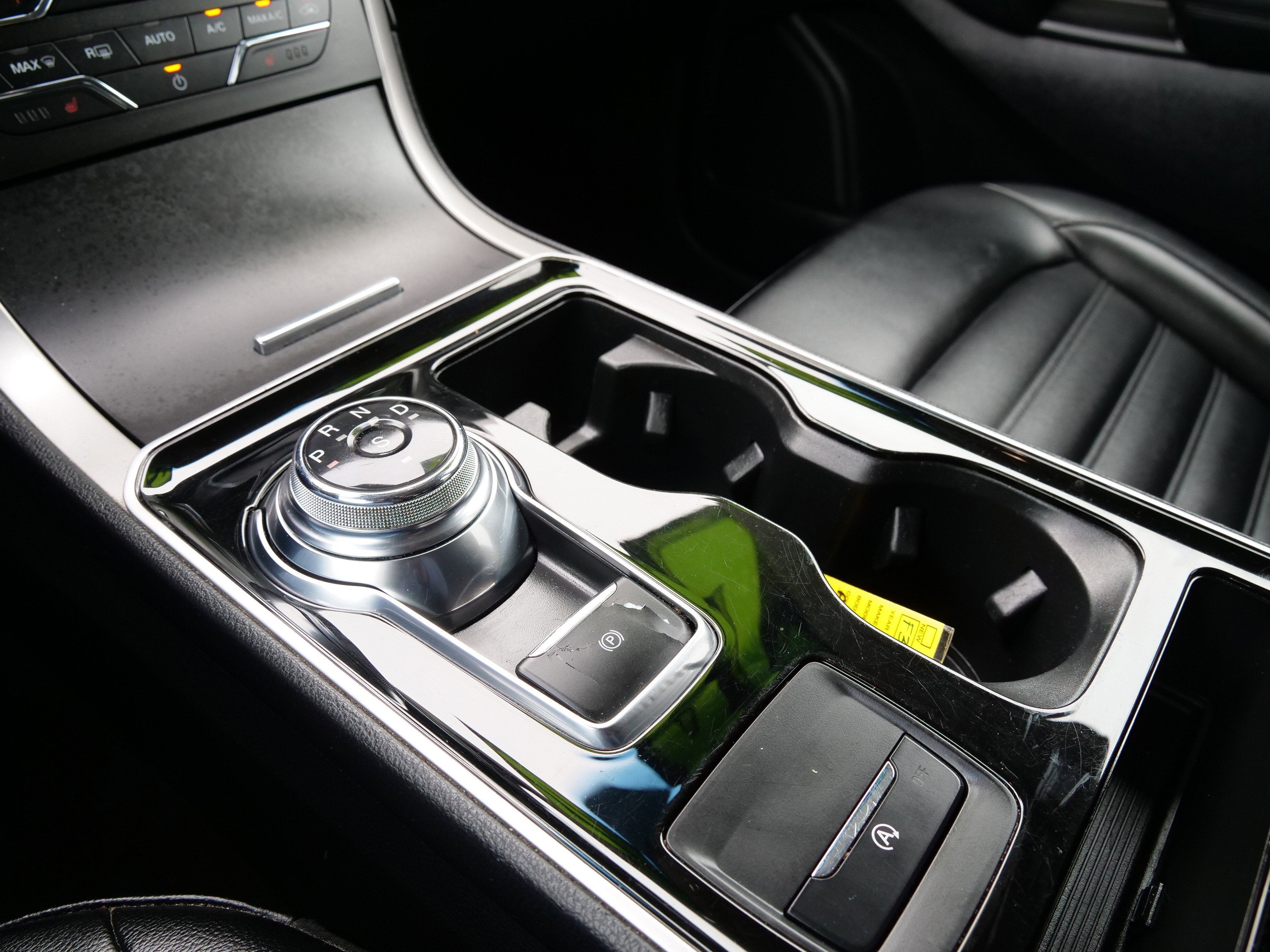 2020 Ford Edge Base