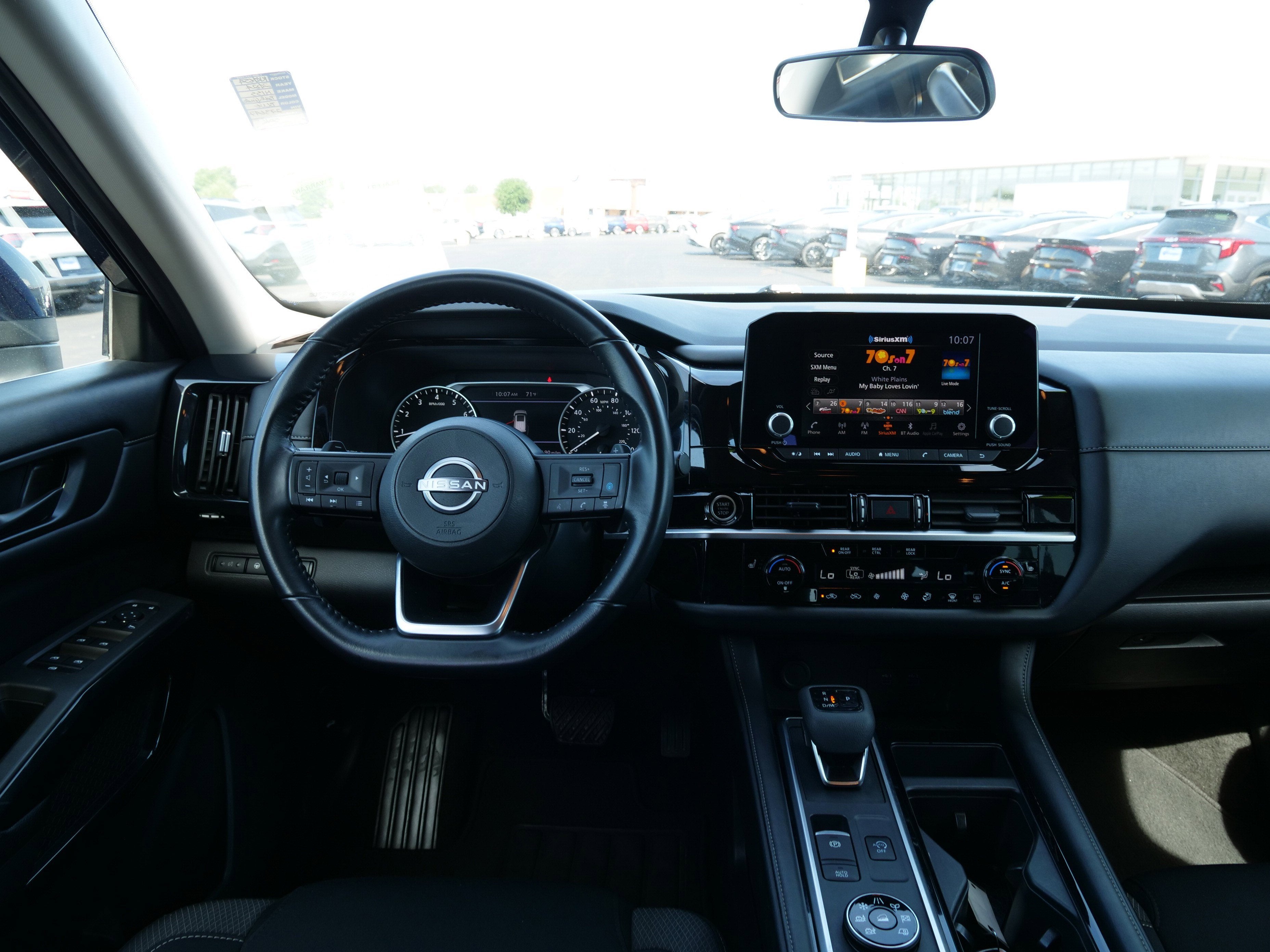 2024 Nissan Pathfinder SV