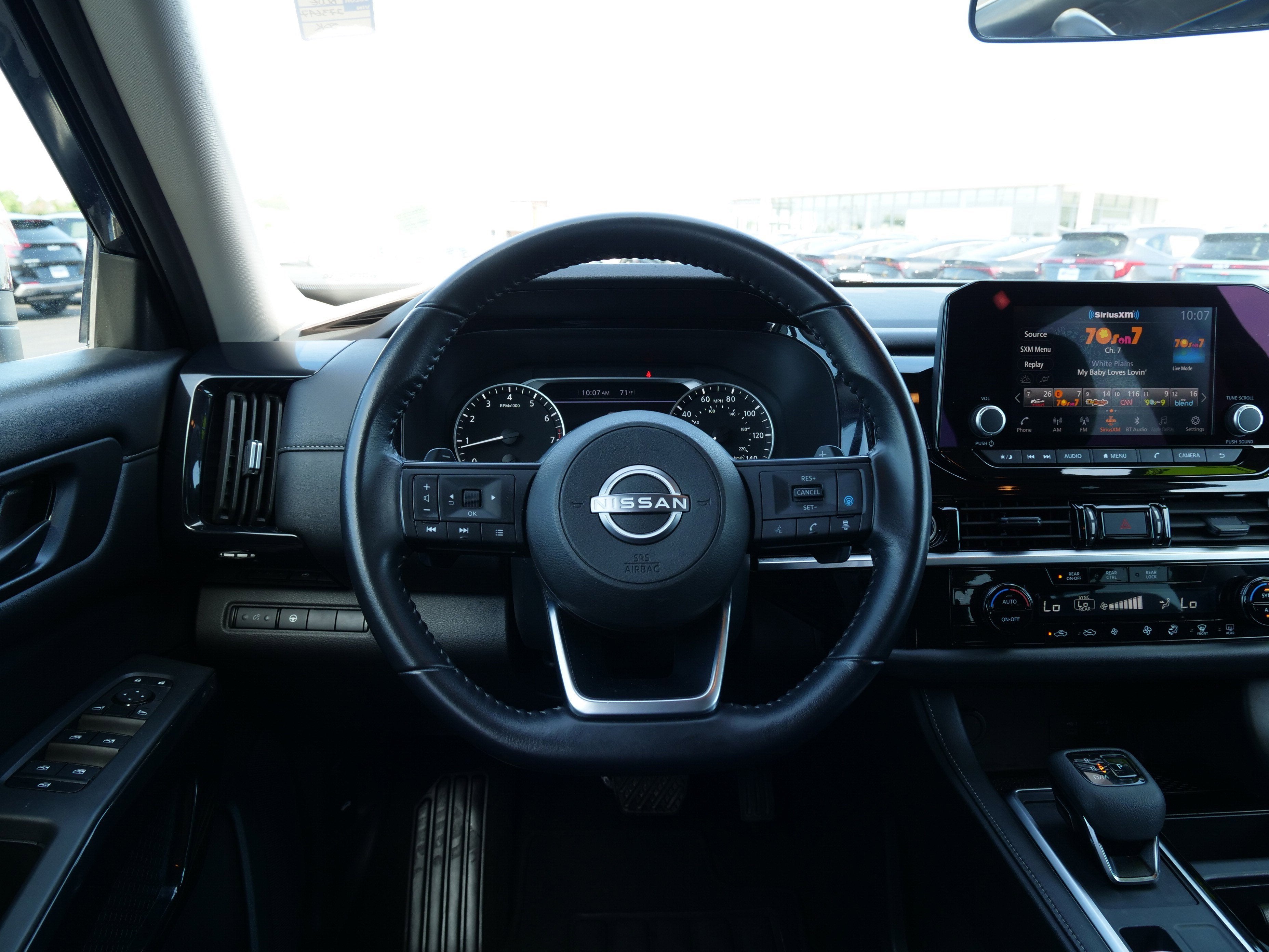 2024 Nissan Pathfinder SV