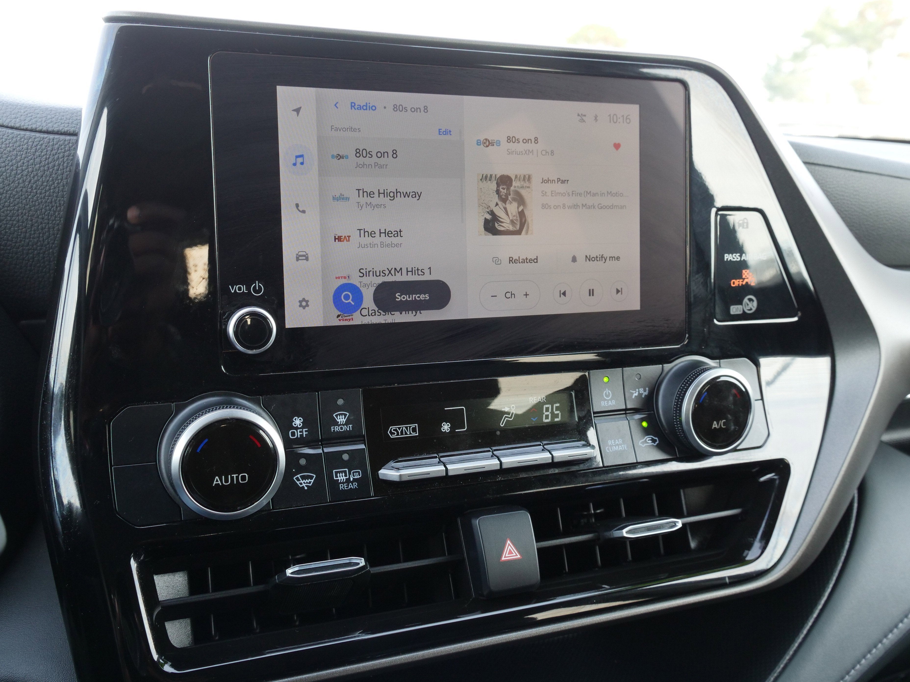 2023 Toyota Highlander Base