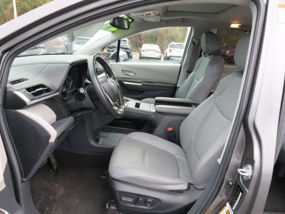 2024 Toyota Sienna XLE