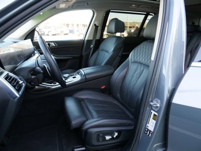 2025 BMW X7 xDrive40i