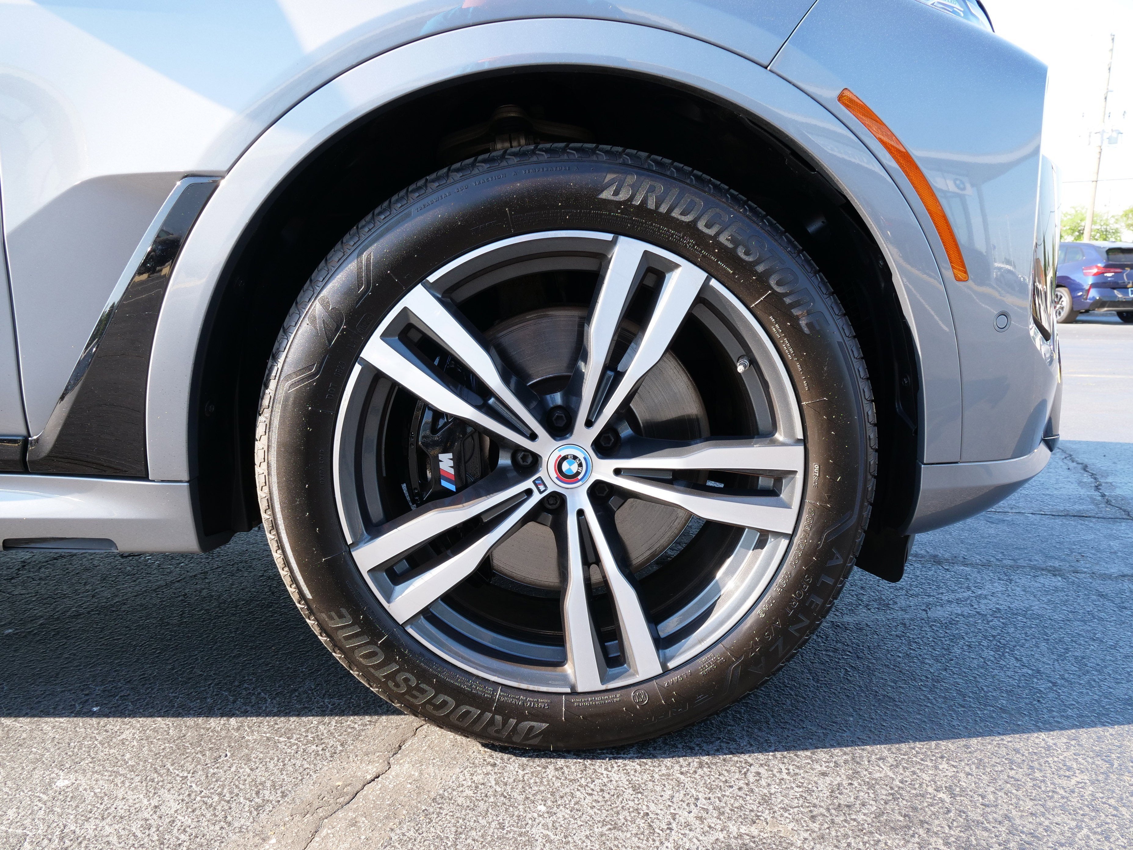 2023 BMW X7 M60i