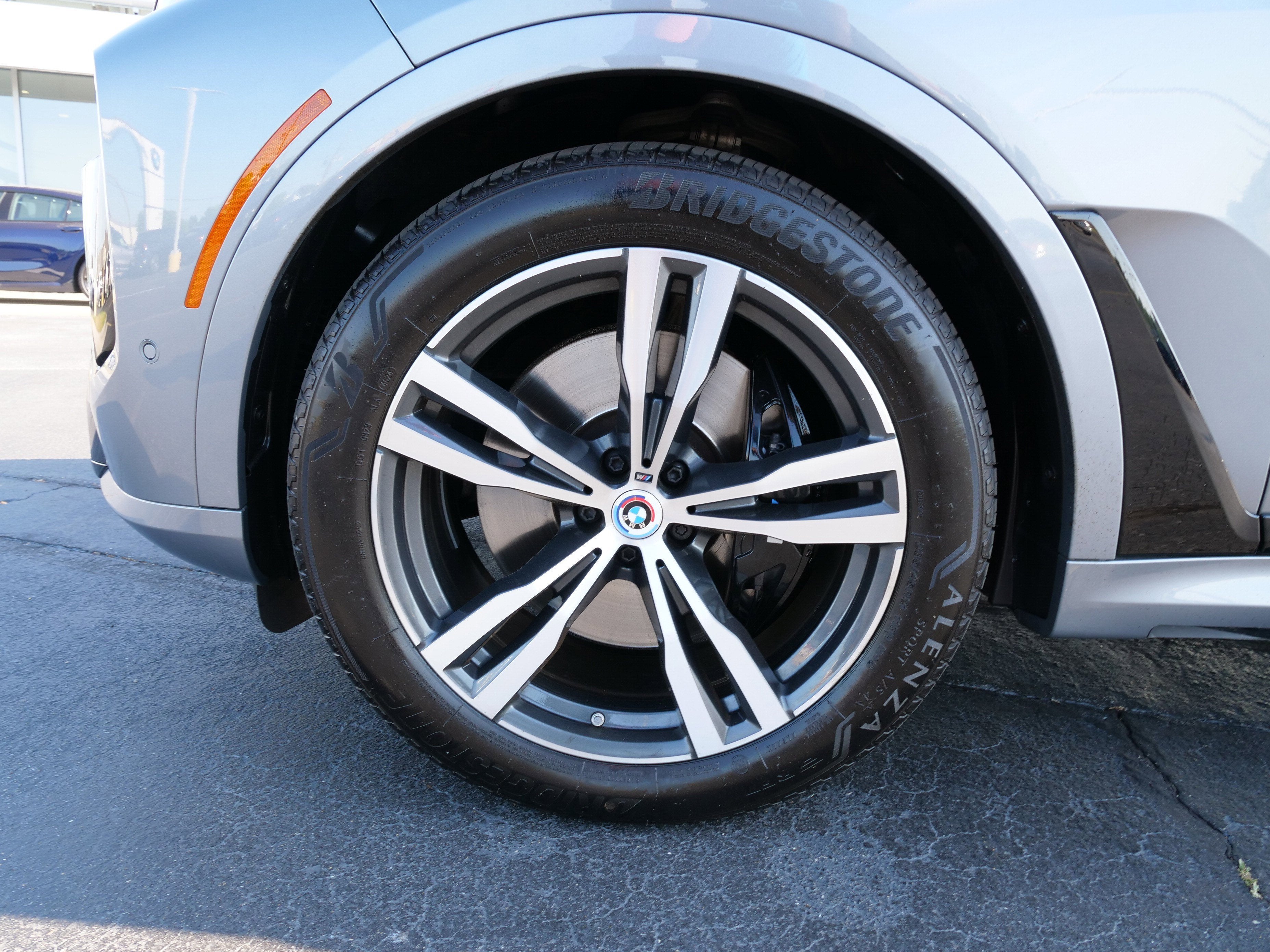 2023 BMW X7 M60i