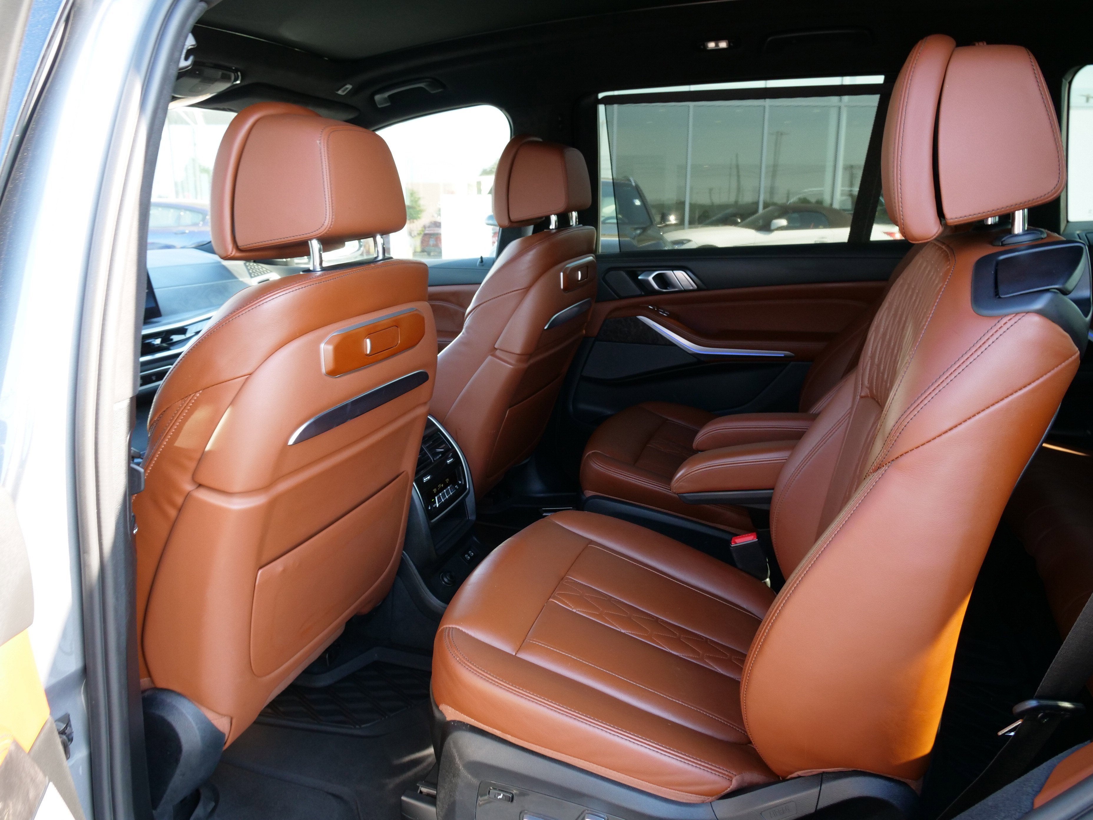 2023 BMW X7 M60i