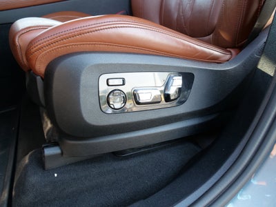 2023 BMW X7 M60i