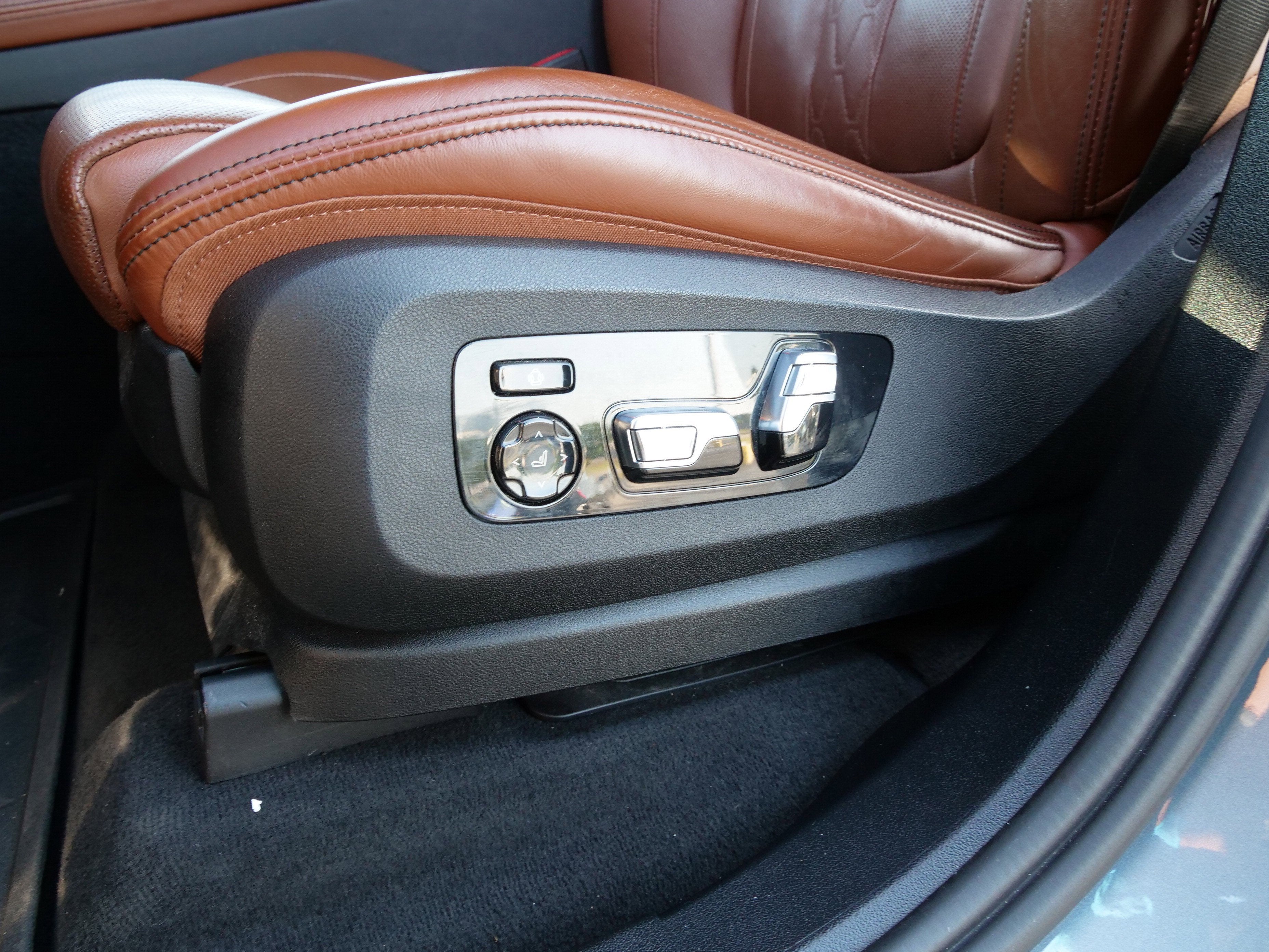 2023 BMW X7 M60i