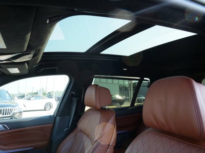 2023 BMW X7 M60i