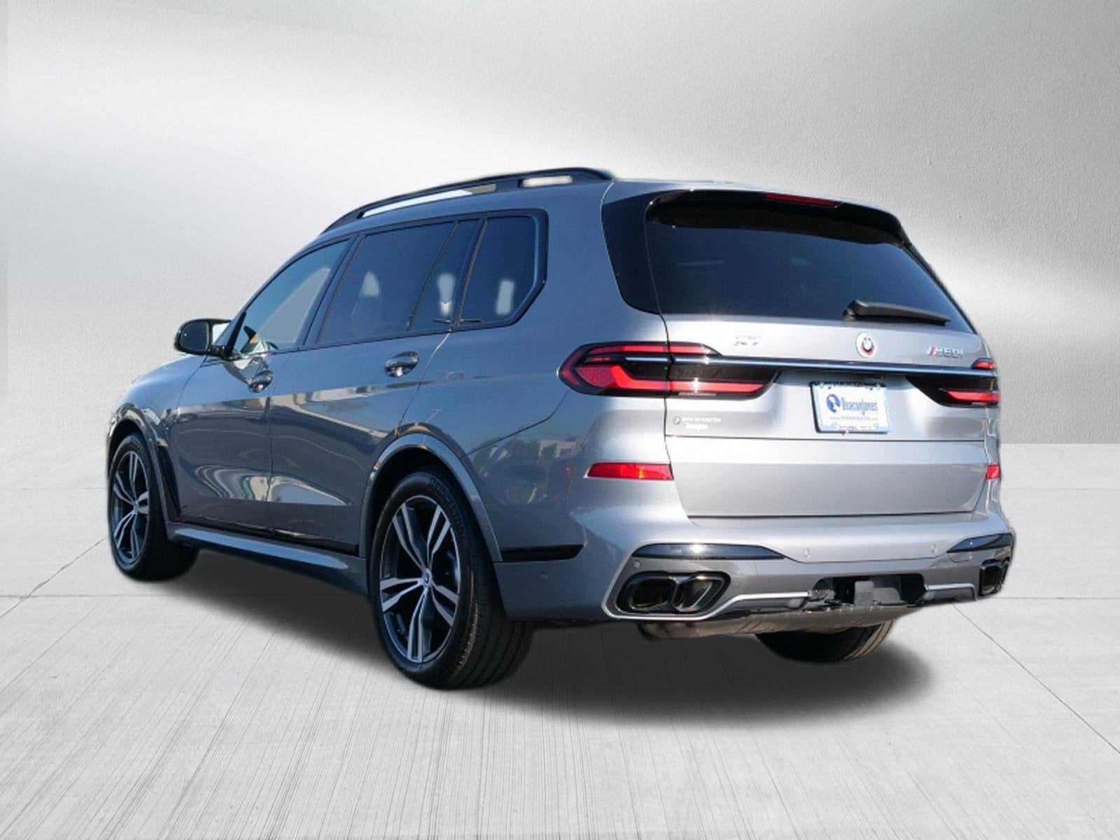 2023 BMW X7 M60i