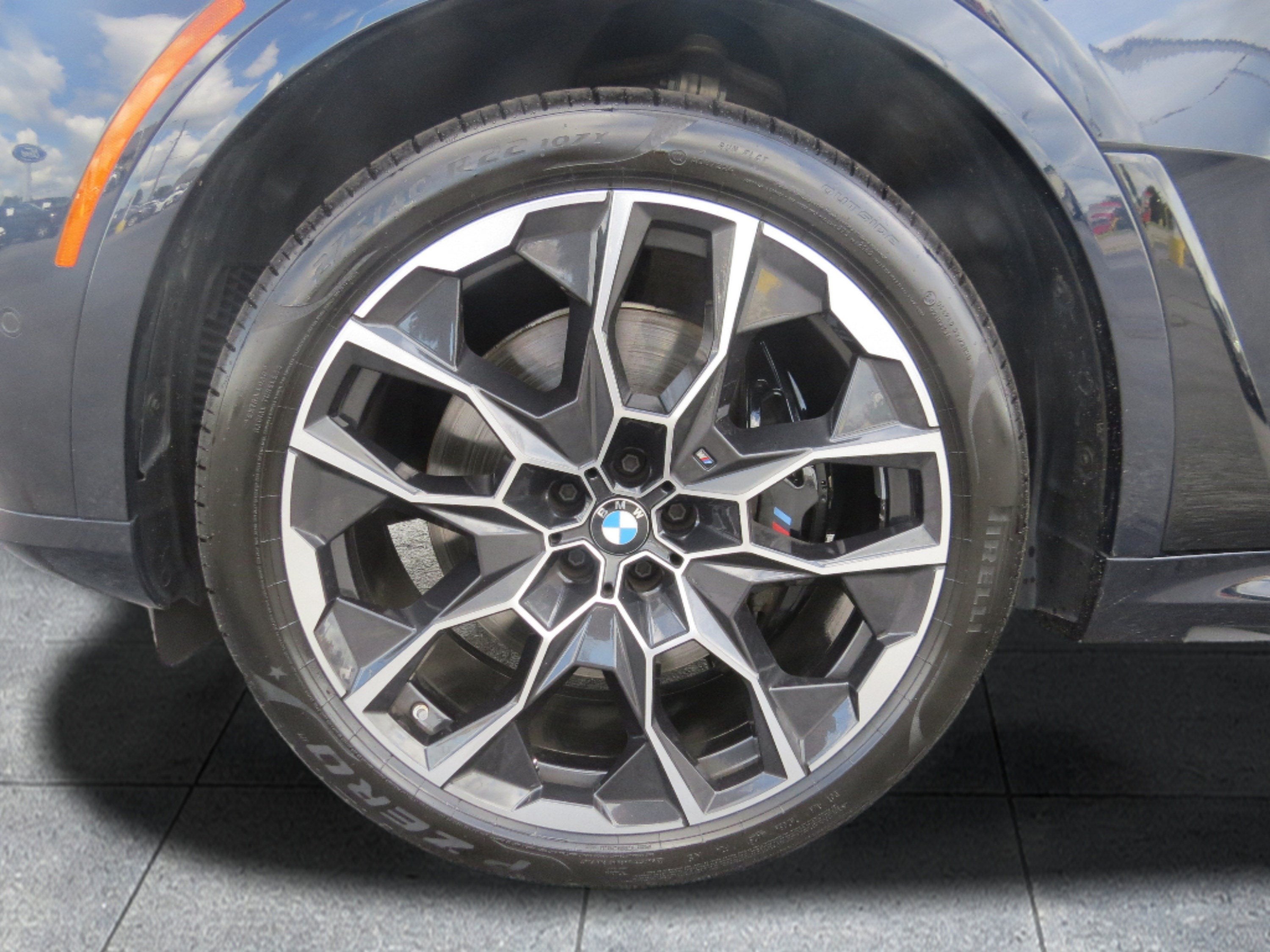 2025 BMW X7 M60i