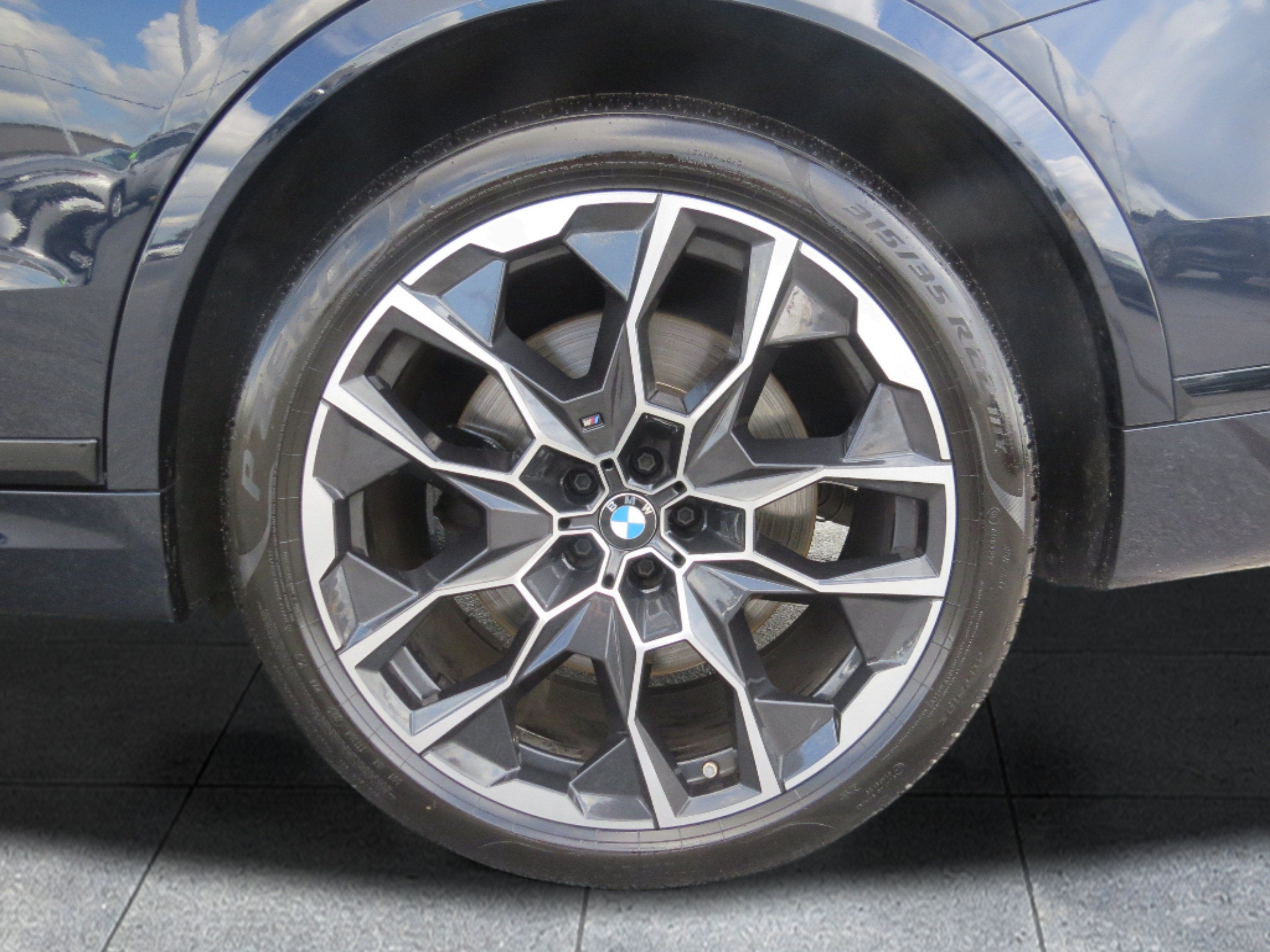 2025 BMW X7 M60i