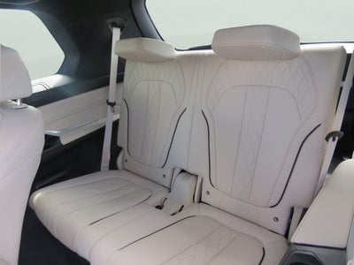 2025 BMW X7 M60i