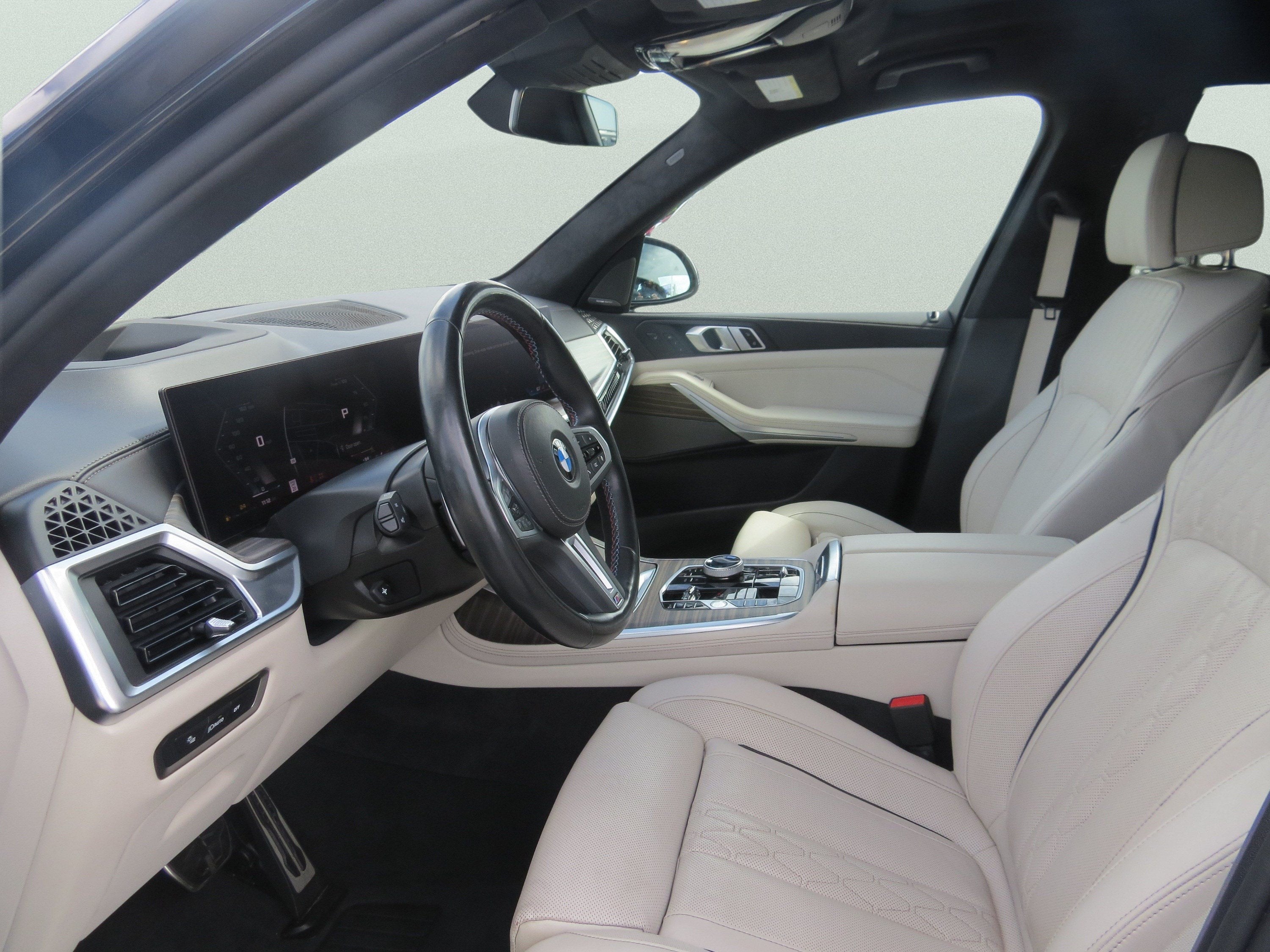 2025 BMW X7 M60i