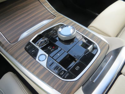 2025 BMW X7 M60i
