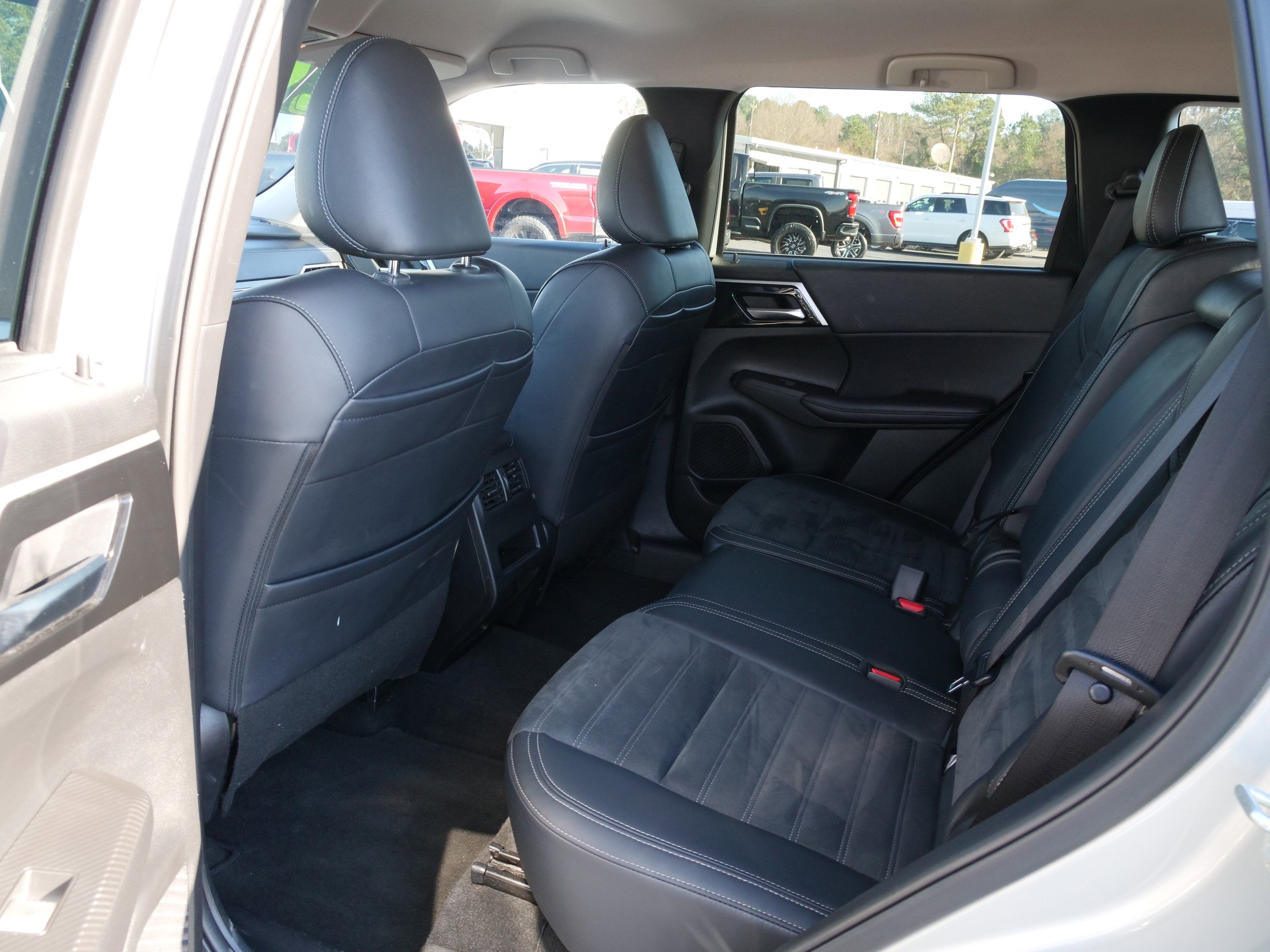 2024 Mitsubishi Outlander SE