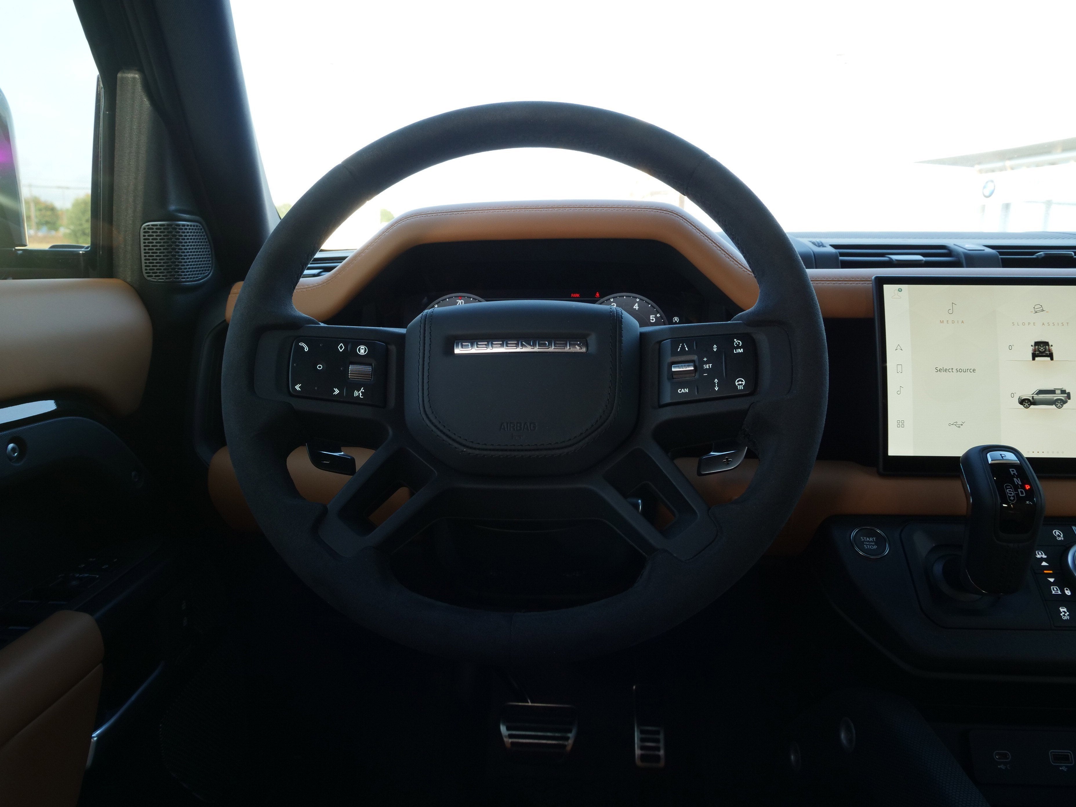 2024 Land Rover Defender V8